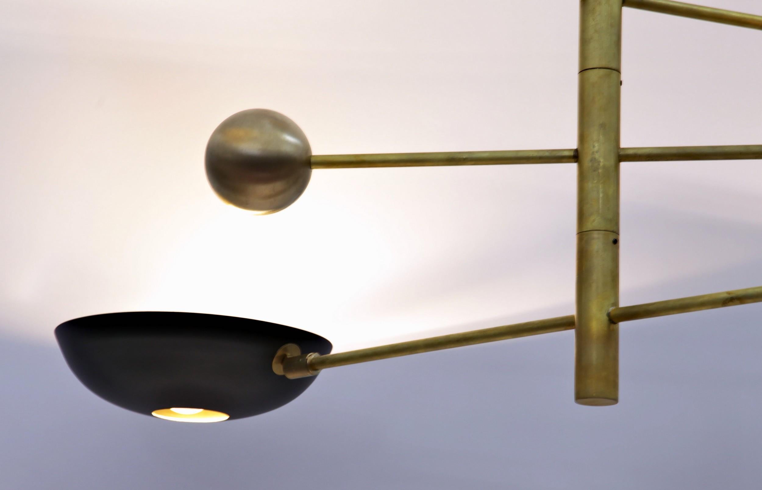Mid-Century Modern Lustre Orbitale en laiton 3 bras équilibrés rotatifs, 120 cm 48 pouces de diamètre en vente