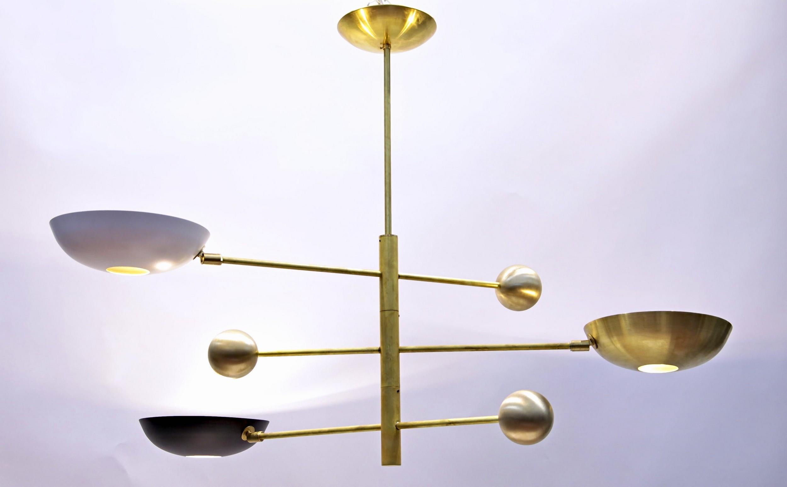 italien Lustre Orbitale en laiton 3 bras équilibrés rotatifs, 120 cm 48 pouces de diamètre en vente