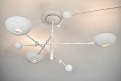 Lampadario Orbitale con 3 bracci rotanti nella nuova finitura in stile Giacometti.