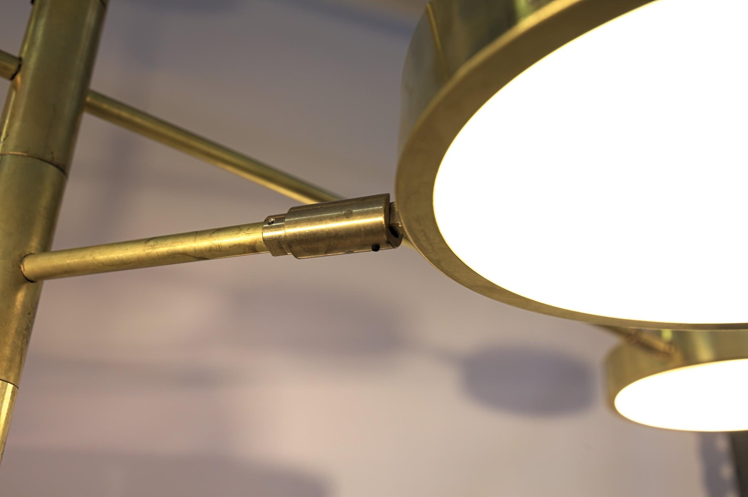 XXIe siècle et contemporain Lustre Orbitale Planetario à 8 bras rotatifs en laiton, adapté pour table à manger en vente