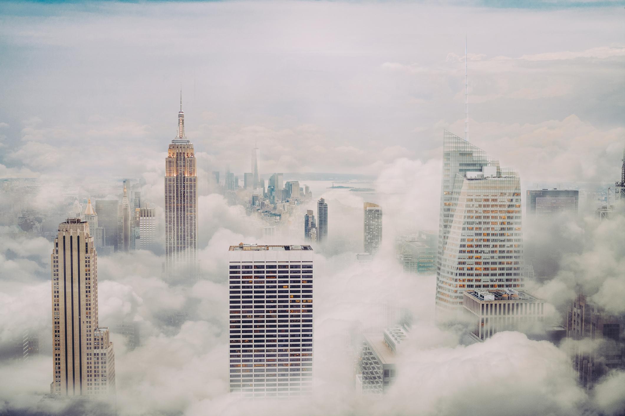 Skyline mit Wolken in New York City