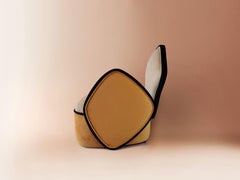 Fauteuil Orca de conception moderne en velours de Sergio Prieto