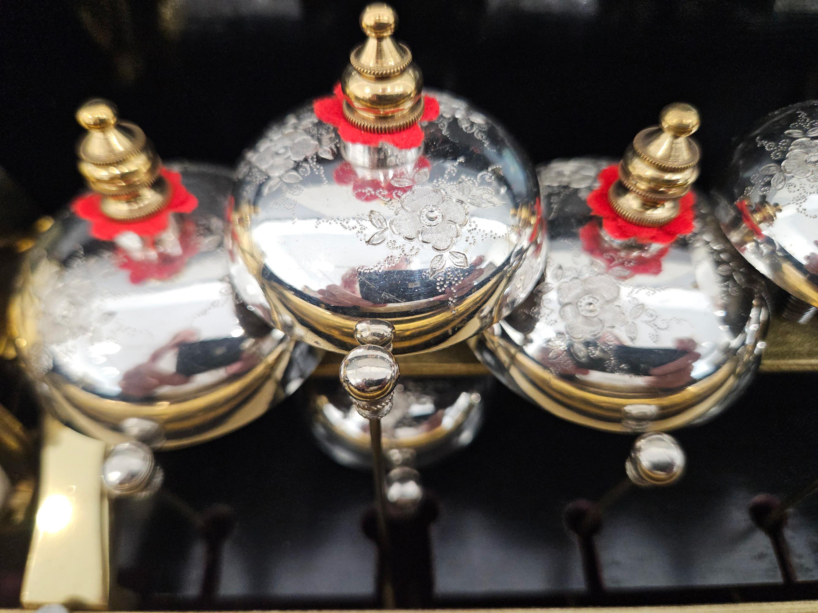 Orchestral Interchangeable Antique Music Box on Table, Ducommun Girod, c. 1870 In Good Condition For Sale In London, GB