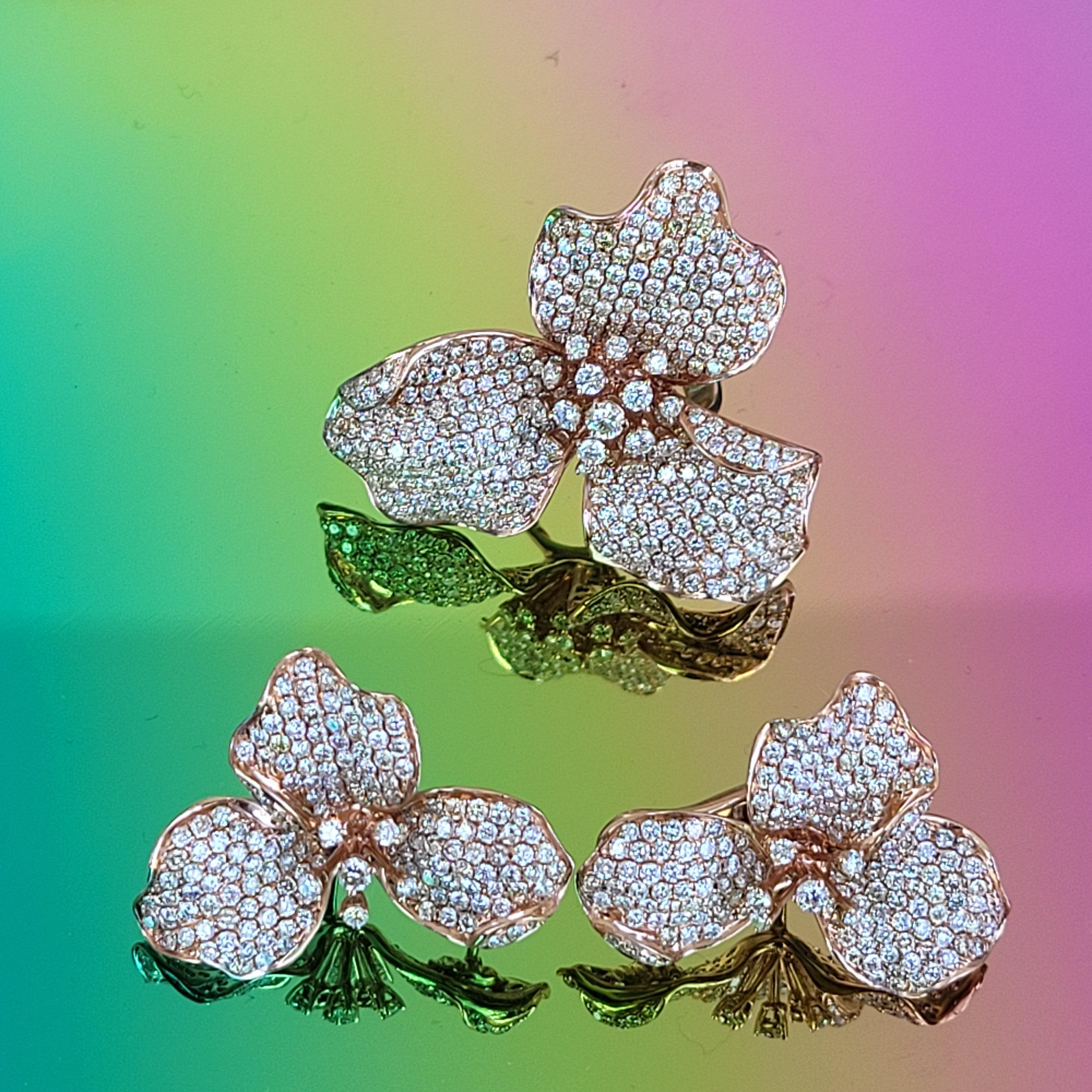 Orchidee-Ohrringe aus 18 Karat Roségold mit weißen und ausgefallenen Diamanten, einzigartige Technik (Moderne) im Angebot