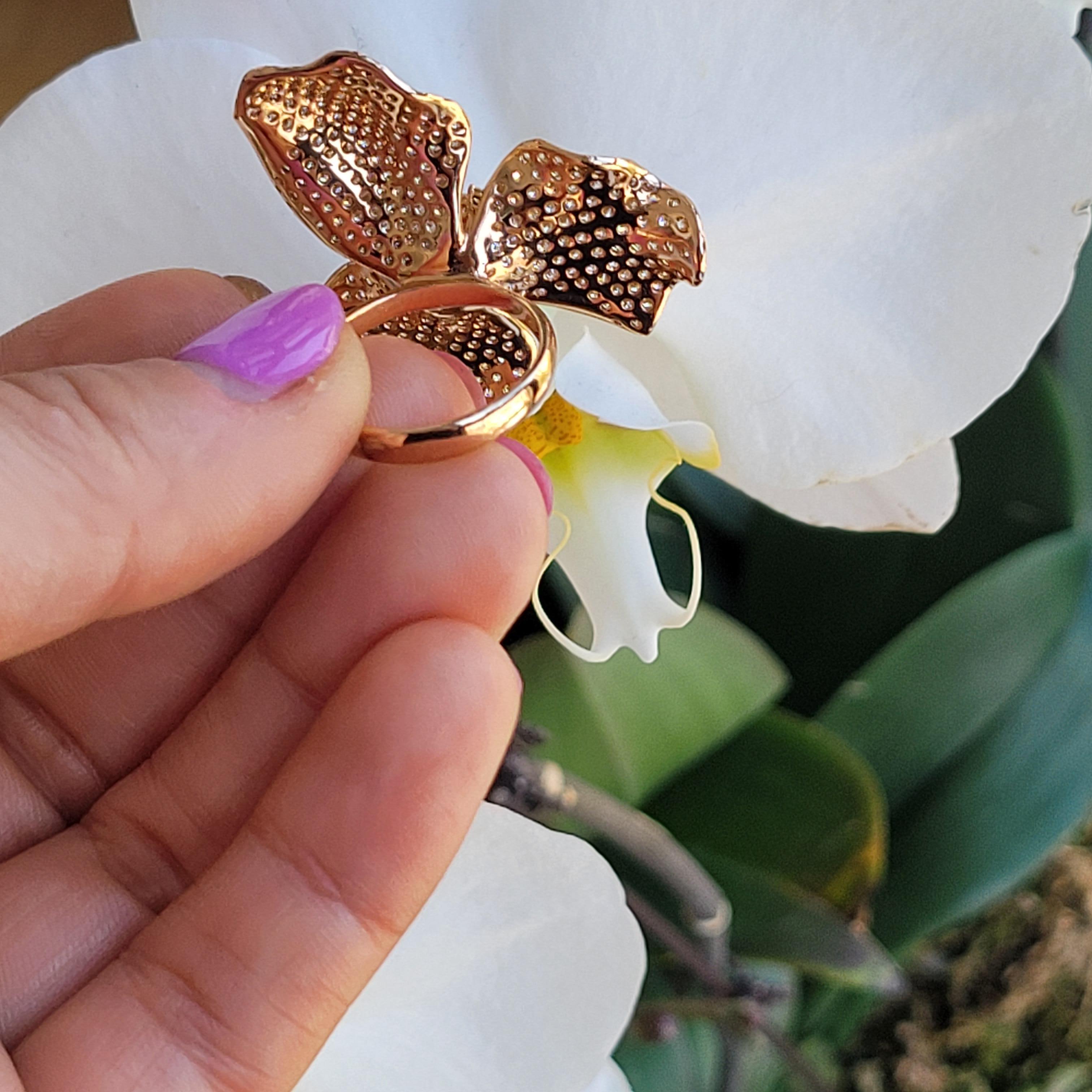 Orchidee-Ohrringe aus 18 Karat Roségold mit weißen und ausgefallenen Diamanten, einzigartige Technik Damen im Angebot