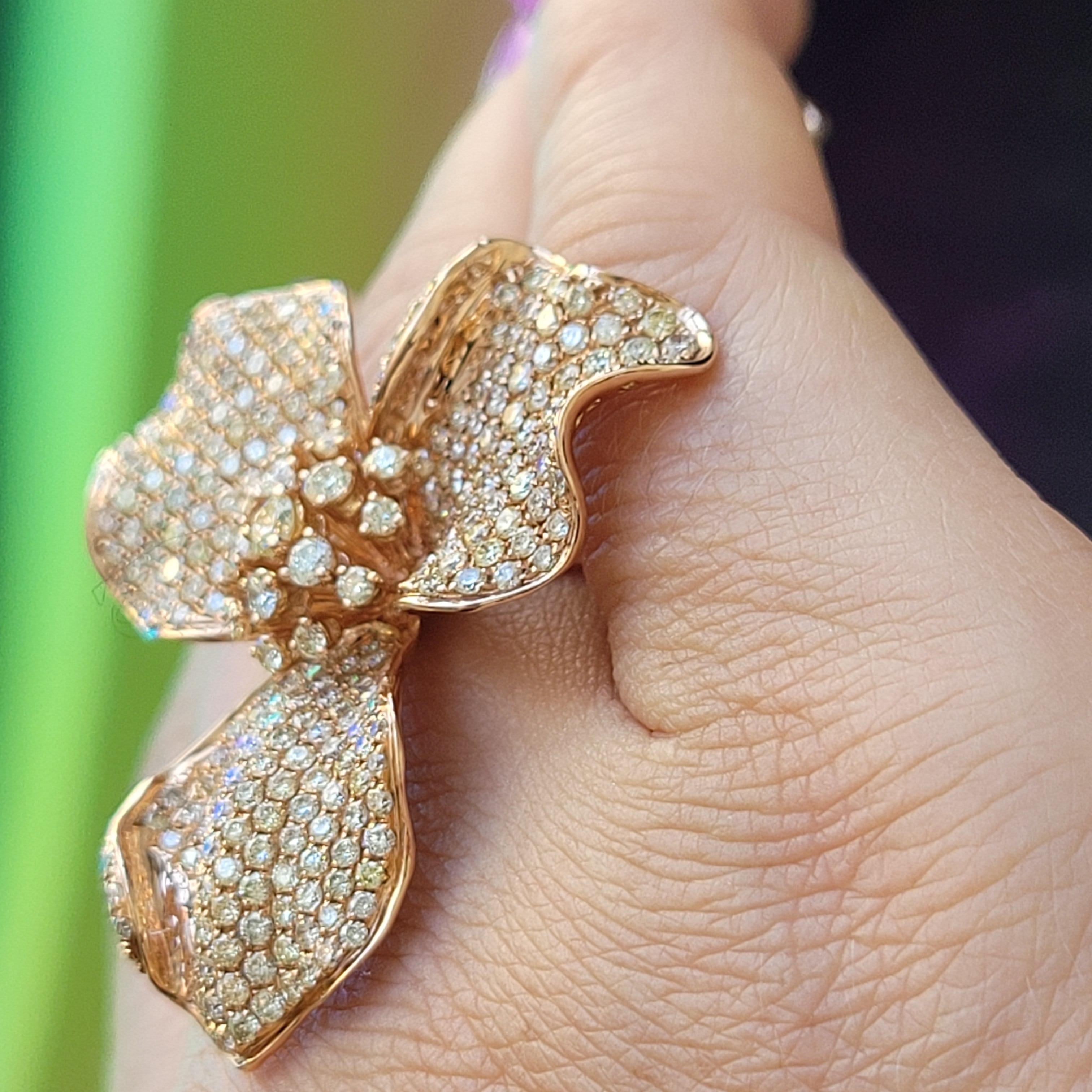 Orchidee-Ohrringe aus 18 Karat Roségold mit weißen und ausgefallenen Diamanten, einzigartige Technik im Angebot 3