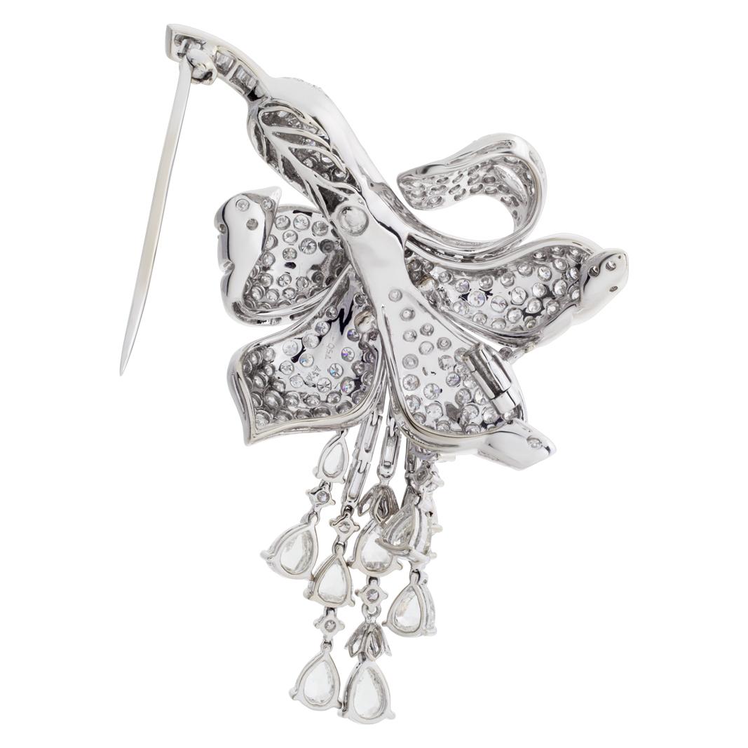 Round Cut Orchid Brooch in 18k White Gold with over 8 Carat in Diamonds