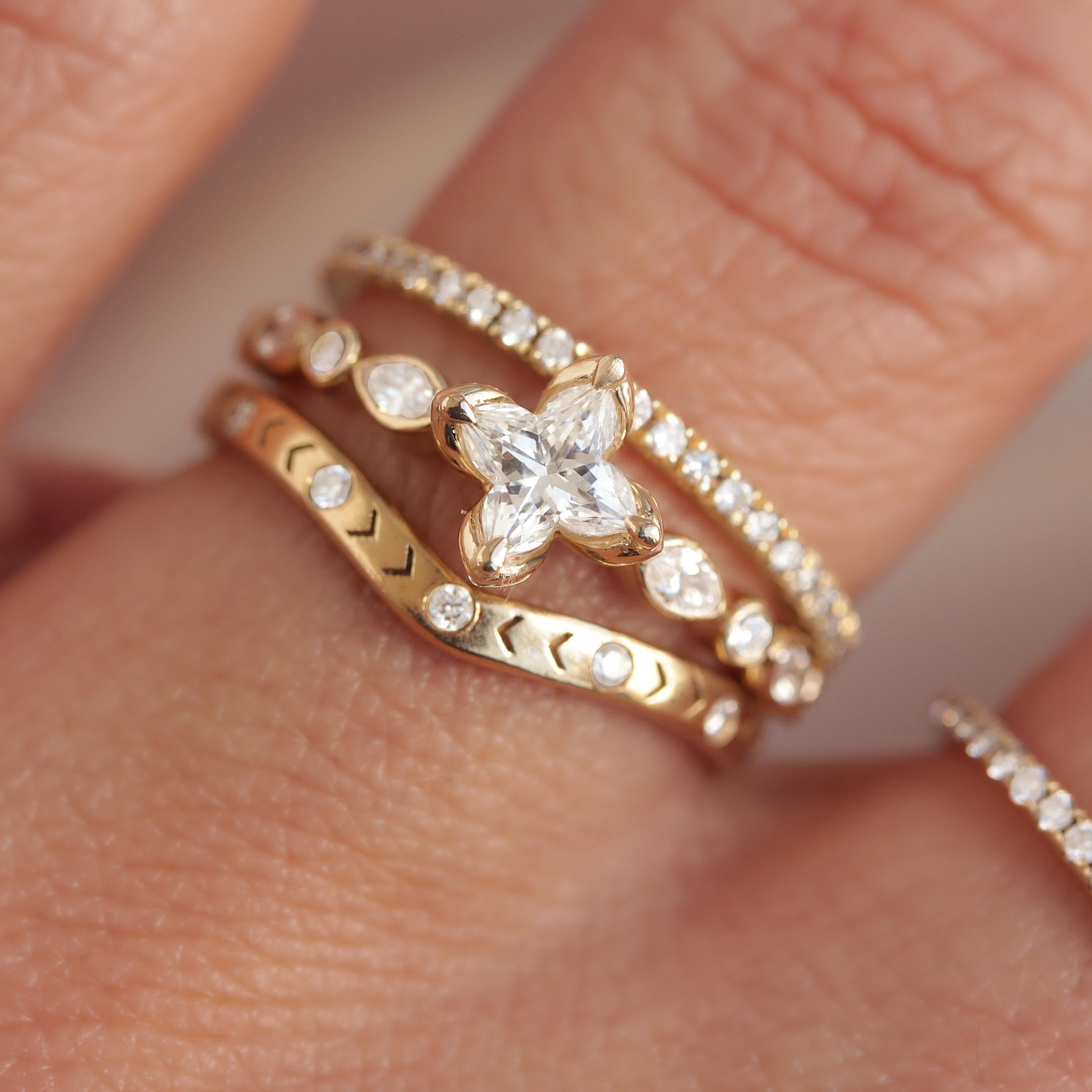 Einzigartiger und außergewöhnlicher Kleeblatt-Verlobungsring 'Jasmin' mit Diamant im Orchideenschliff im Angebot 1
