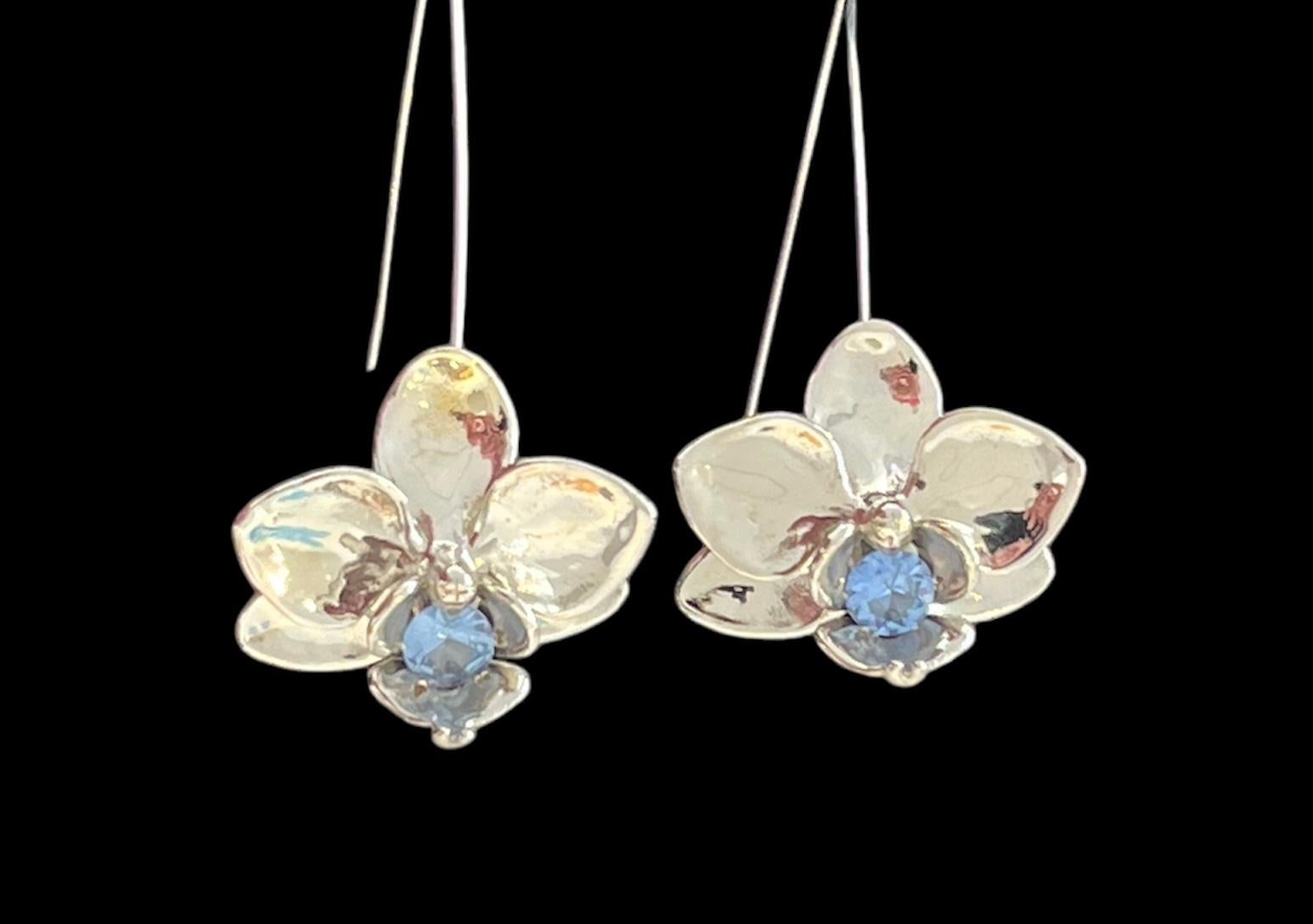 Tavia Atelier x Kristina Larson is an independent & sustainable ART to WEAR jewelry line. This Botanical collection launched in 2024 and consists of bold statement pieces that are hand-sculpted out of clay in New Orleans, and then cast into high