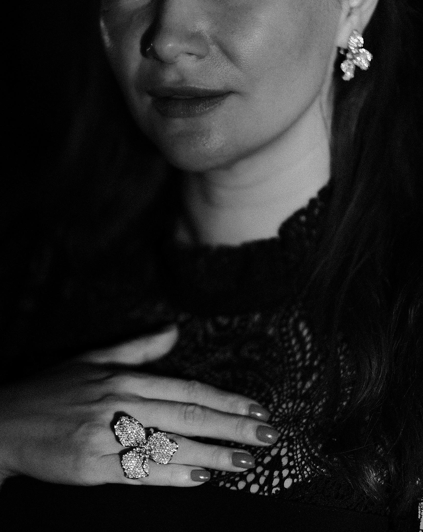 Colección Jardín de Orquídeas con Cóctel de Oro de 18K Anillo de Amor con Diamantes Flawless en venta 4