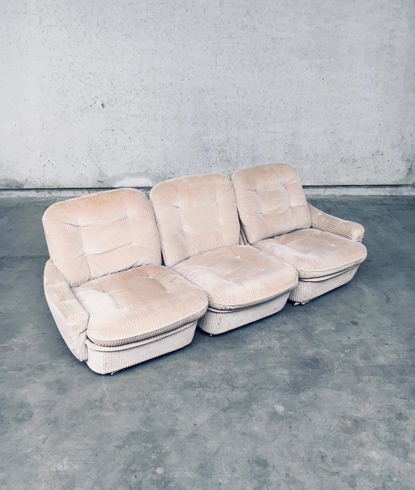 ORCHID Modular Sofa & Armchair by Michel Cadestin for Airborne, France 1970's In Fair Condition For Sale In Oud-Turnhout, VAN