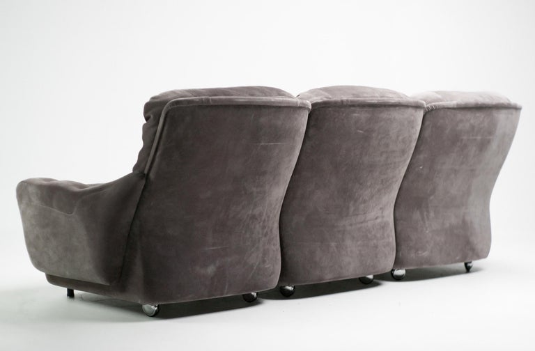 Very comfortable ‘Orchidée’ series modular sofa designed by Michel Cadestin for by Airborne International.
The sofa is made in suede covered fiberglass with tufted cushions and is very light. It has casters at the rear.
Airborne International was