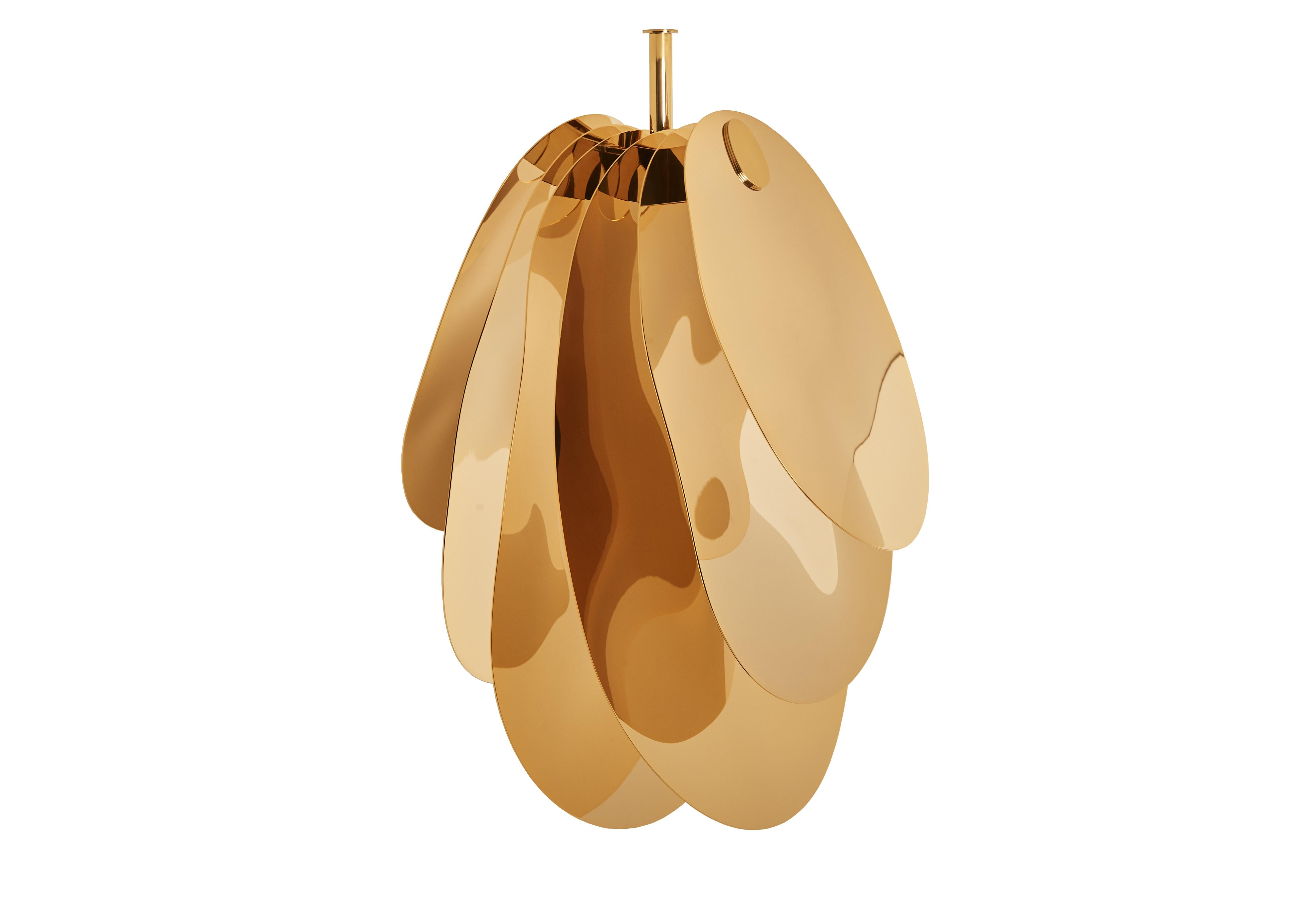 Lampada a sospensione semplice Orchidée di Mydriaz.
Dimensioni: L 40,5 x H 61,2 x P 47,5 cm
Materiali: Ottone
Finiture: Ottone lucido placcato oro, Finitura nichel bianco su ottone lucido, Finitura nichel nero su ottone lucido
18 kg

Sorgente