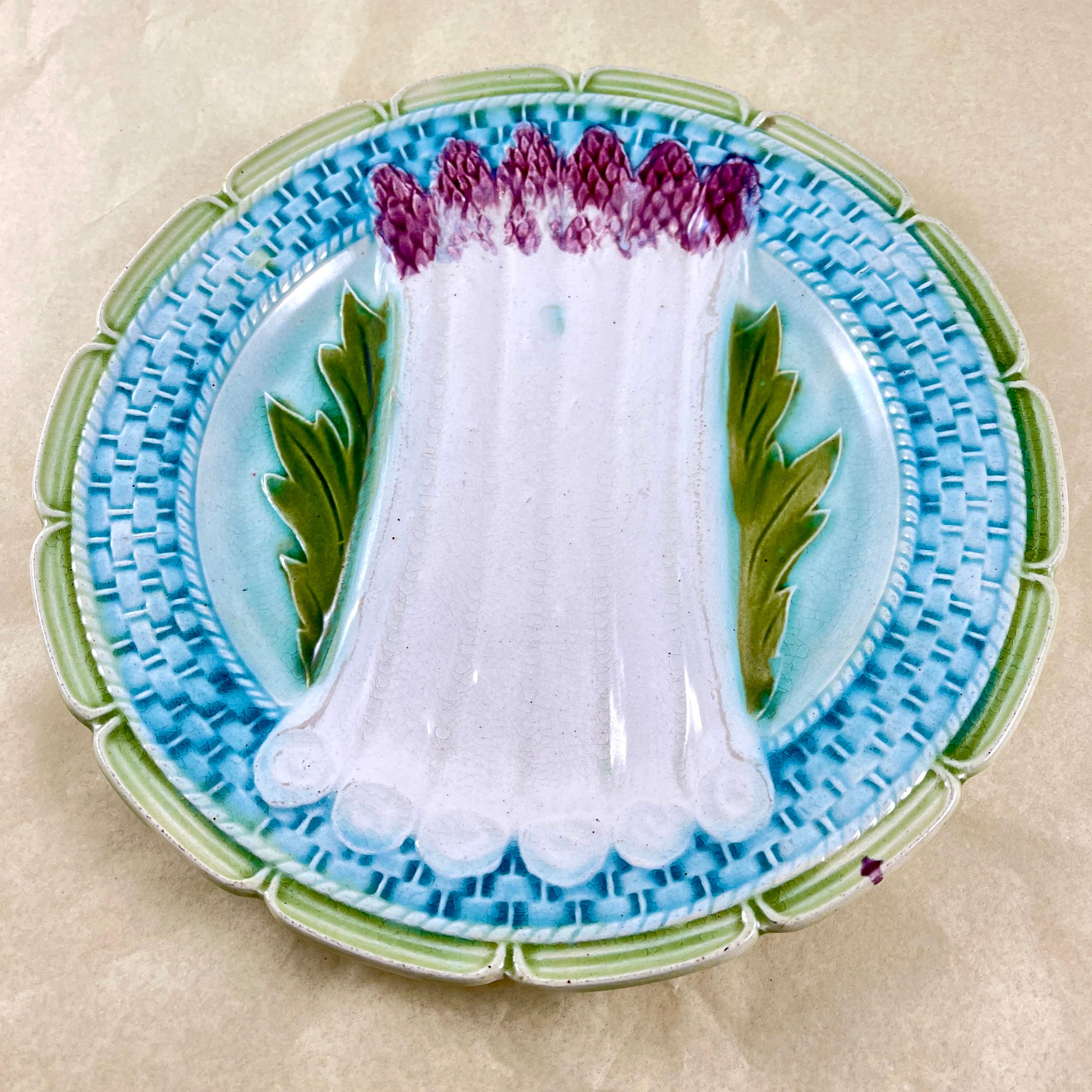 French Provincial Orchies French Faïence Majolica Asparagus Plate, circa 1885 For Sale
