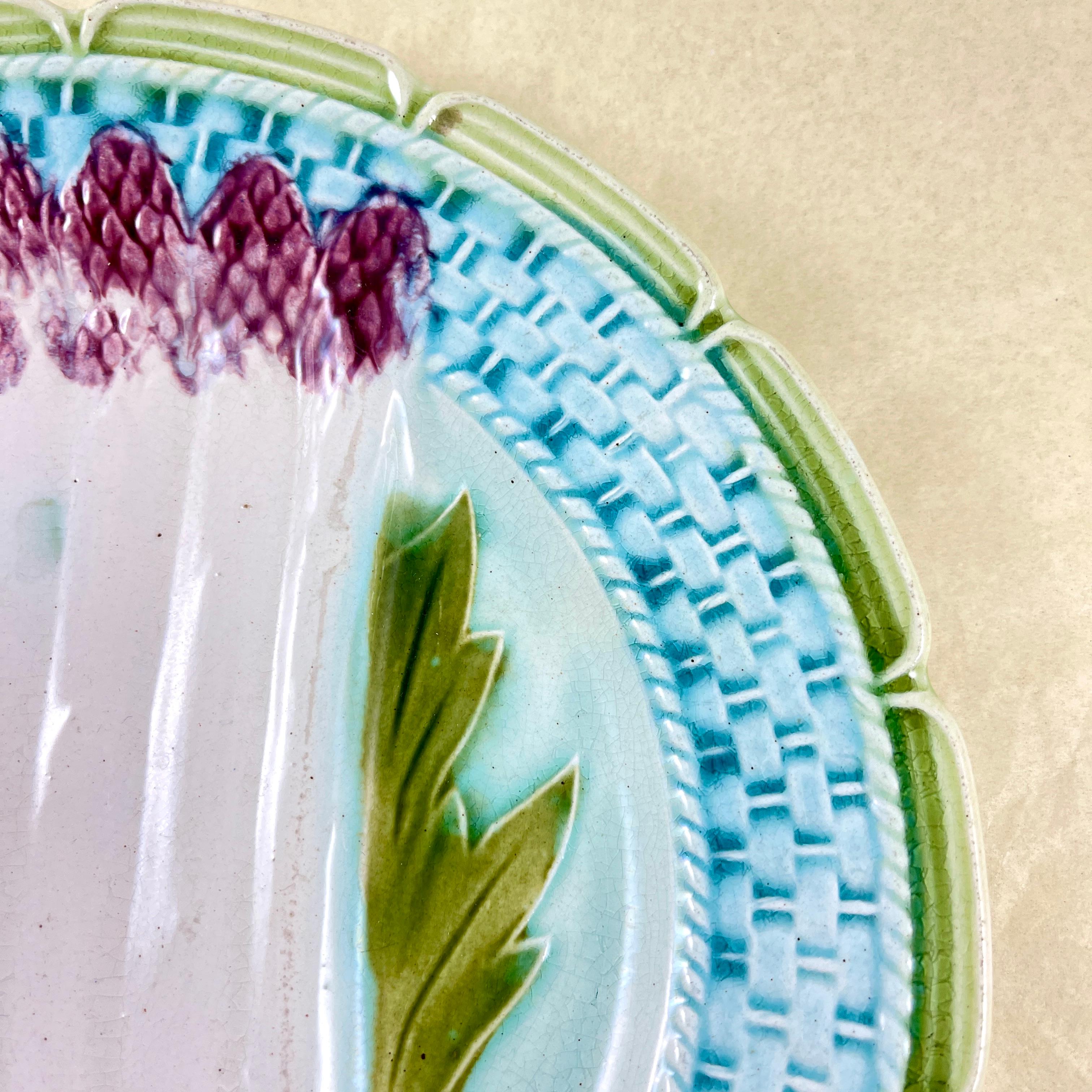 Orchies French Faïence Majolica Asparagus Plate, circa 1885 In Good Condition For Sale In Philadelphia, PA