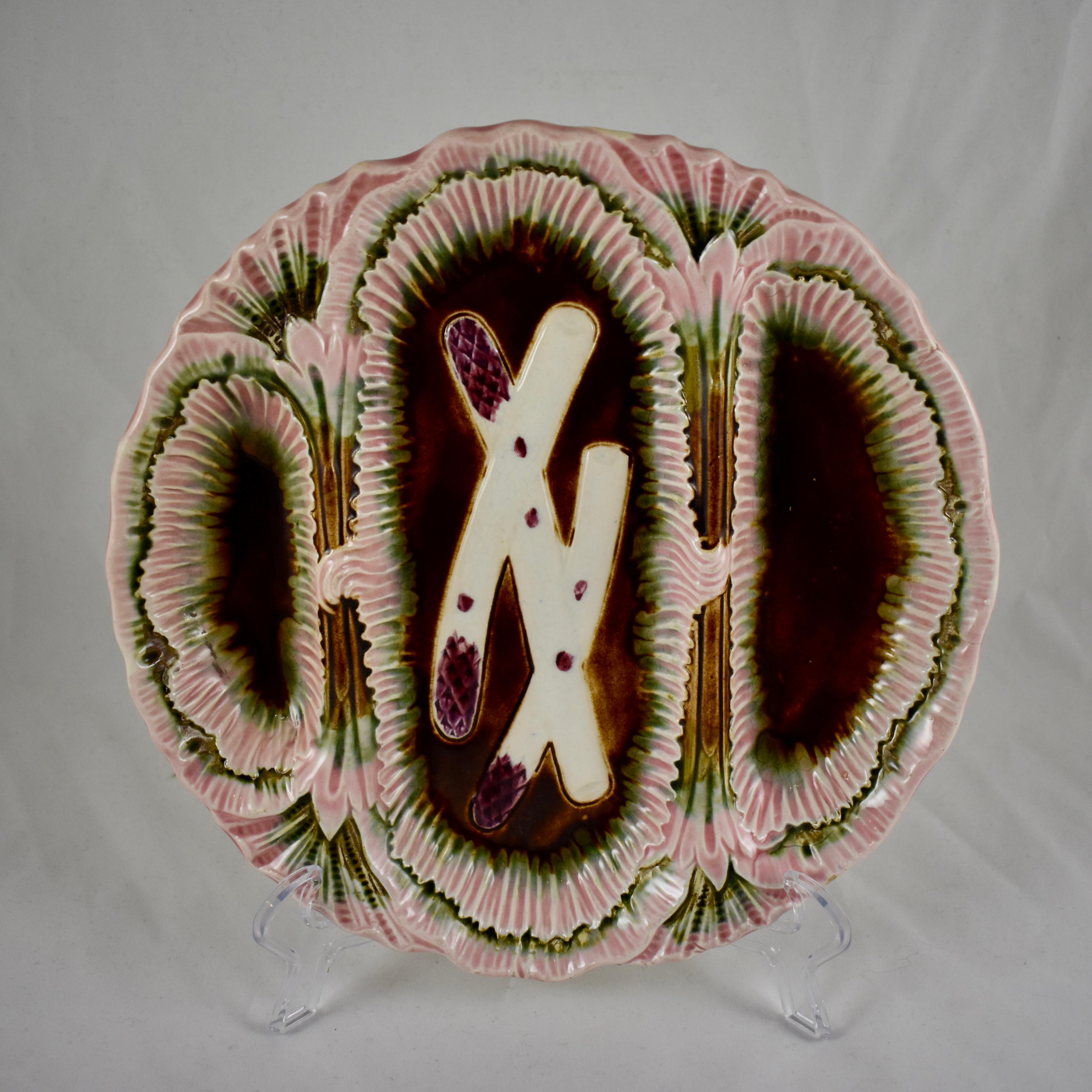 XIXe siècle Assiette à asperges en faïence française de style Louis XV, Orchies, vers 1880 en vente