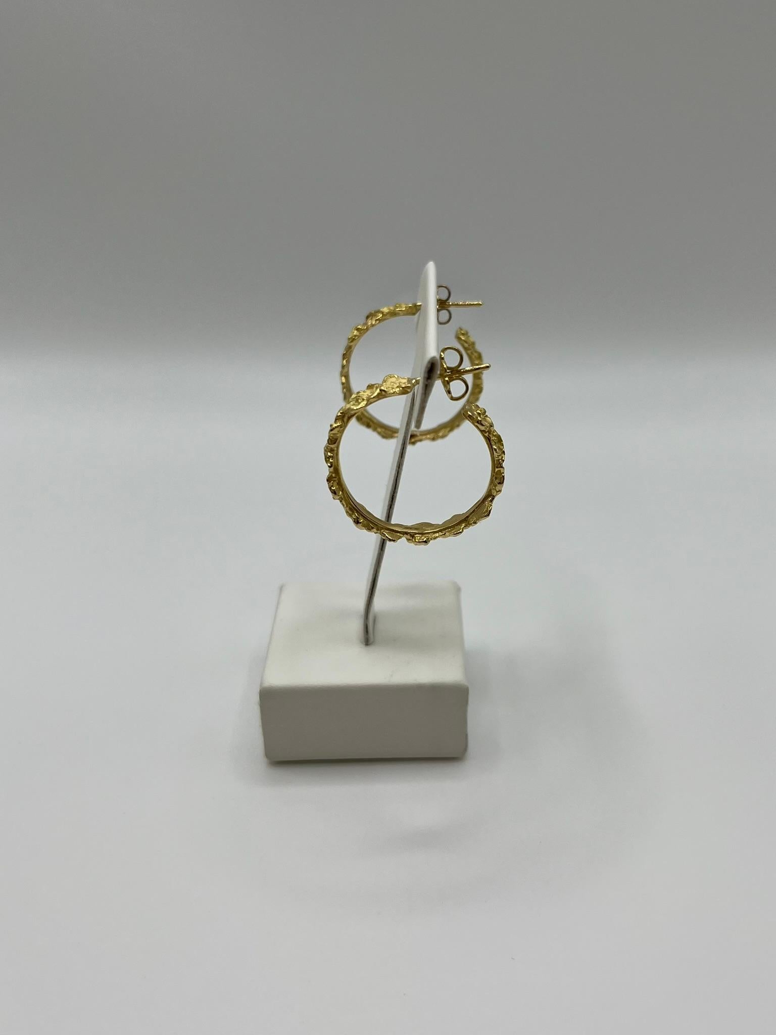 Pendientes de aro hechos a mano en oro amarillo de 18 kt. en Excelente estado para la venta en Abano Terme, IT