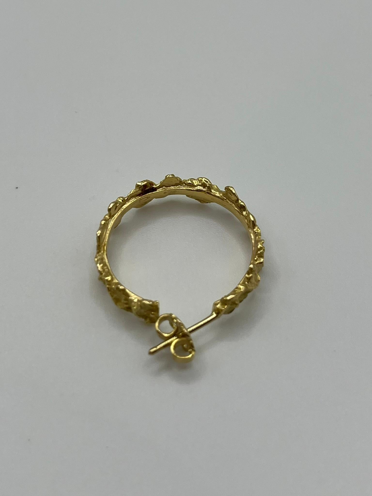 Pendientes de aro hechos a mano en oro amarillo de 18 kt. en venta 3