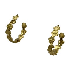 Orecchini a cerchio artigianali in oro giallo 18 kt.