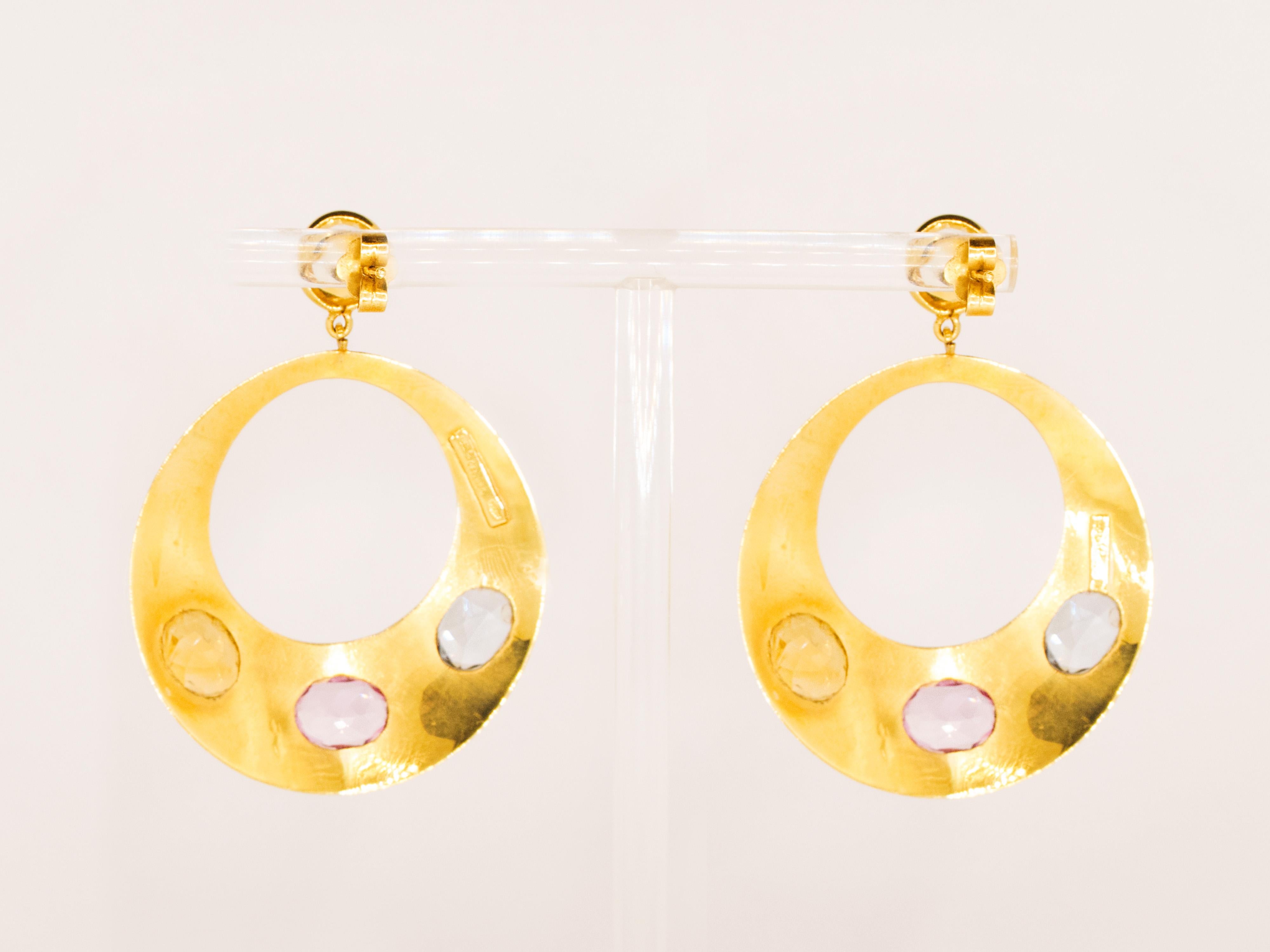 Contemporary 18 Kt Yellow Gold and Quartz Hoop Pendant Earrings  For Sale