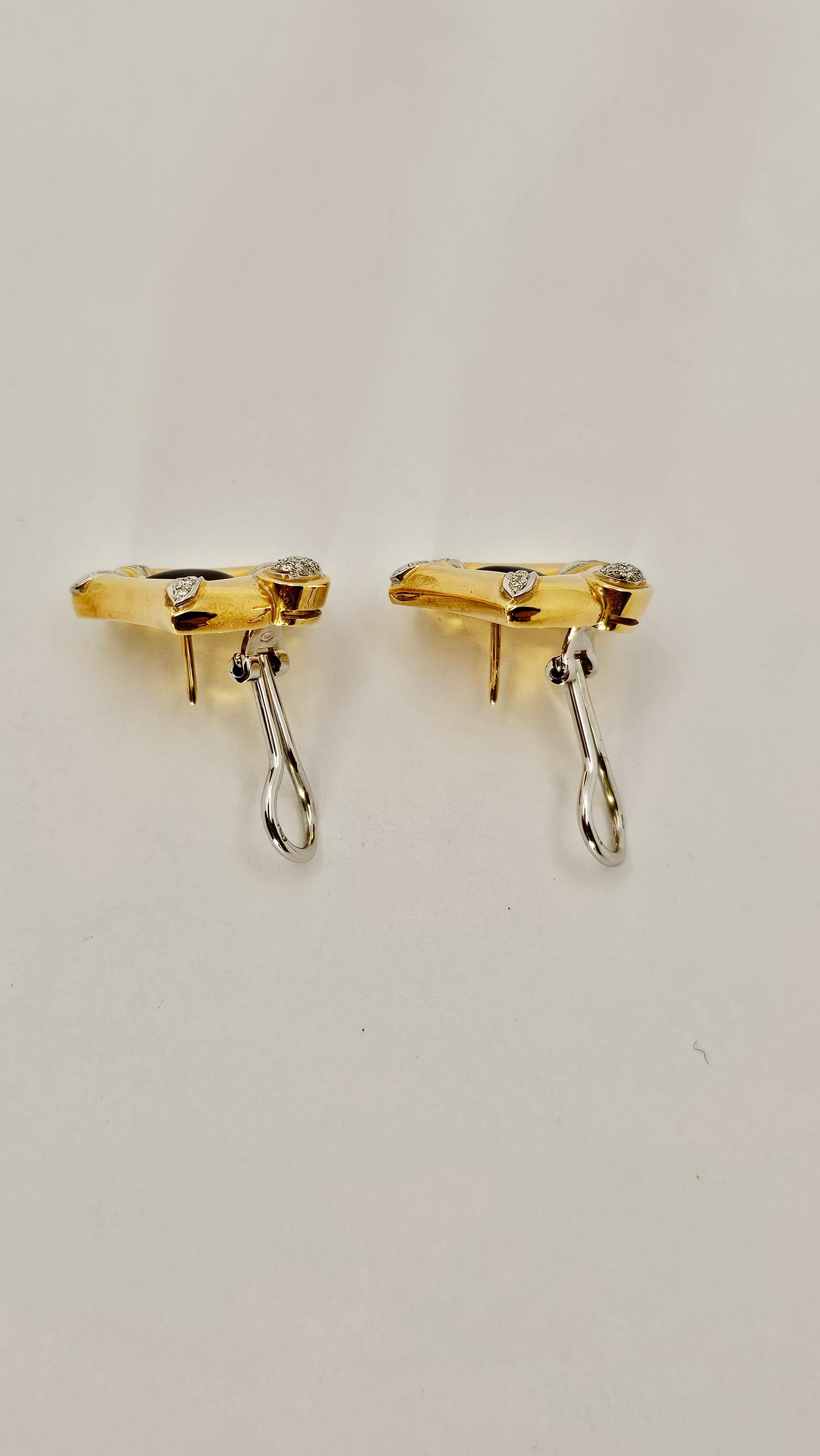 Taille brillant Boucles d'oreilles clips des années 1990 en or jaune, diamants et nacre noire en vente
