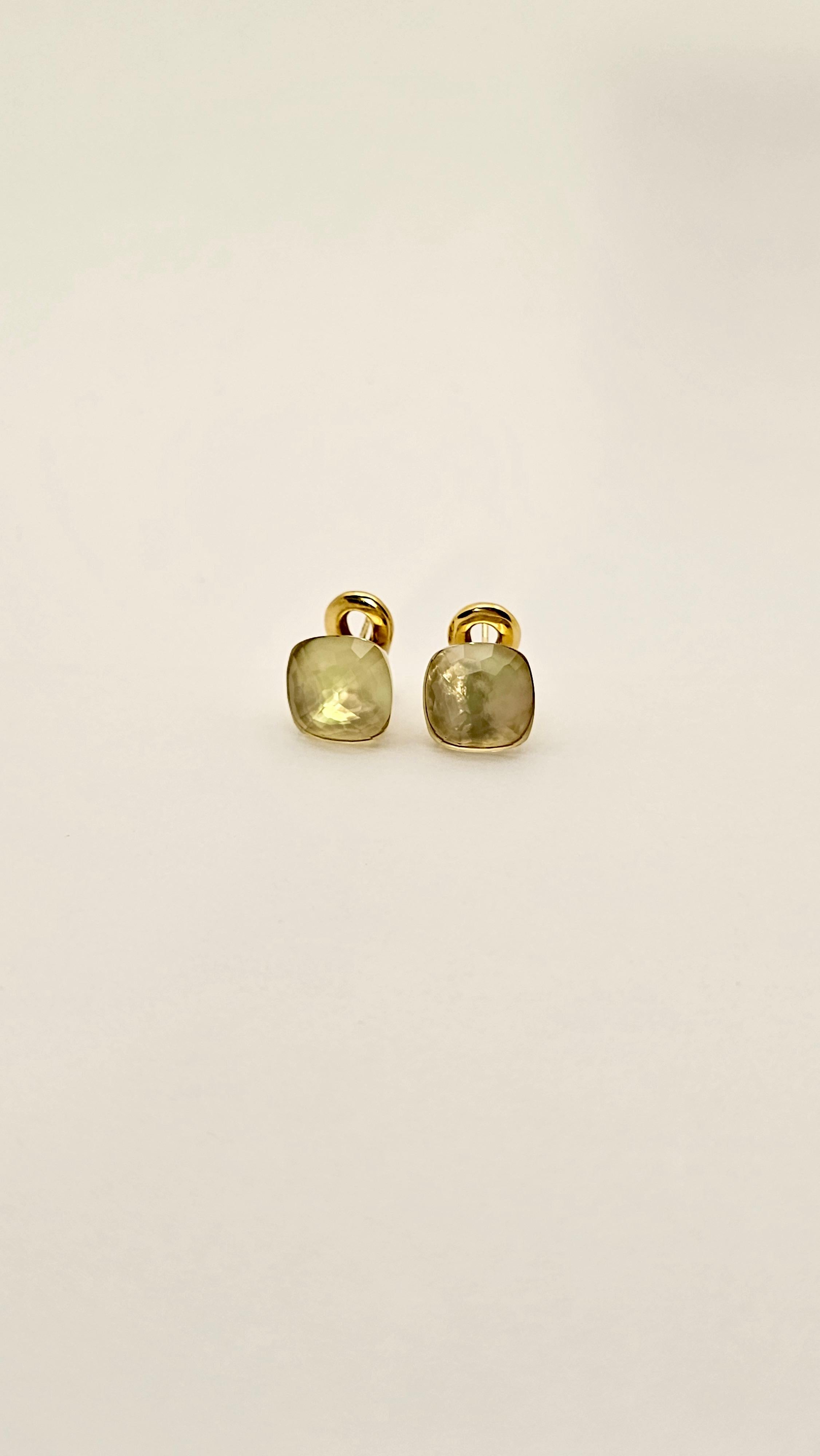 A modern pair of earrings made of 18Kt yellow gold with a geometric shape.
This lobe model is embellished with a beautiful color combination given by faceted-cut Lemon Quartz and Mother of Pearl.
The Mother of Pearl, on the other hand, is cut into