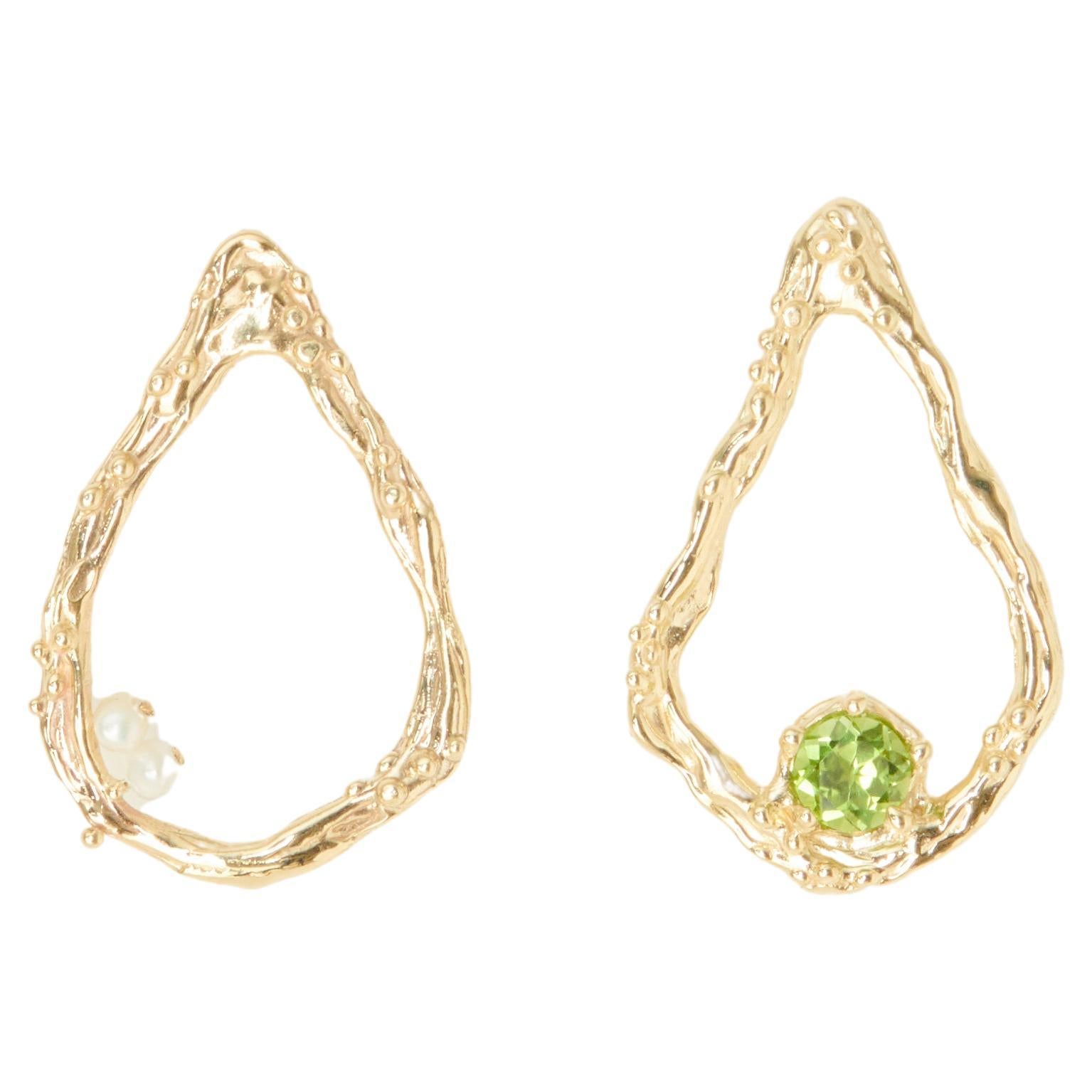 Drop earrings with Peridot and Pearls For Sale