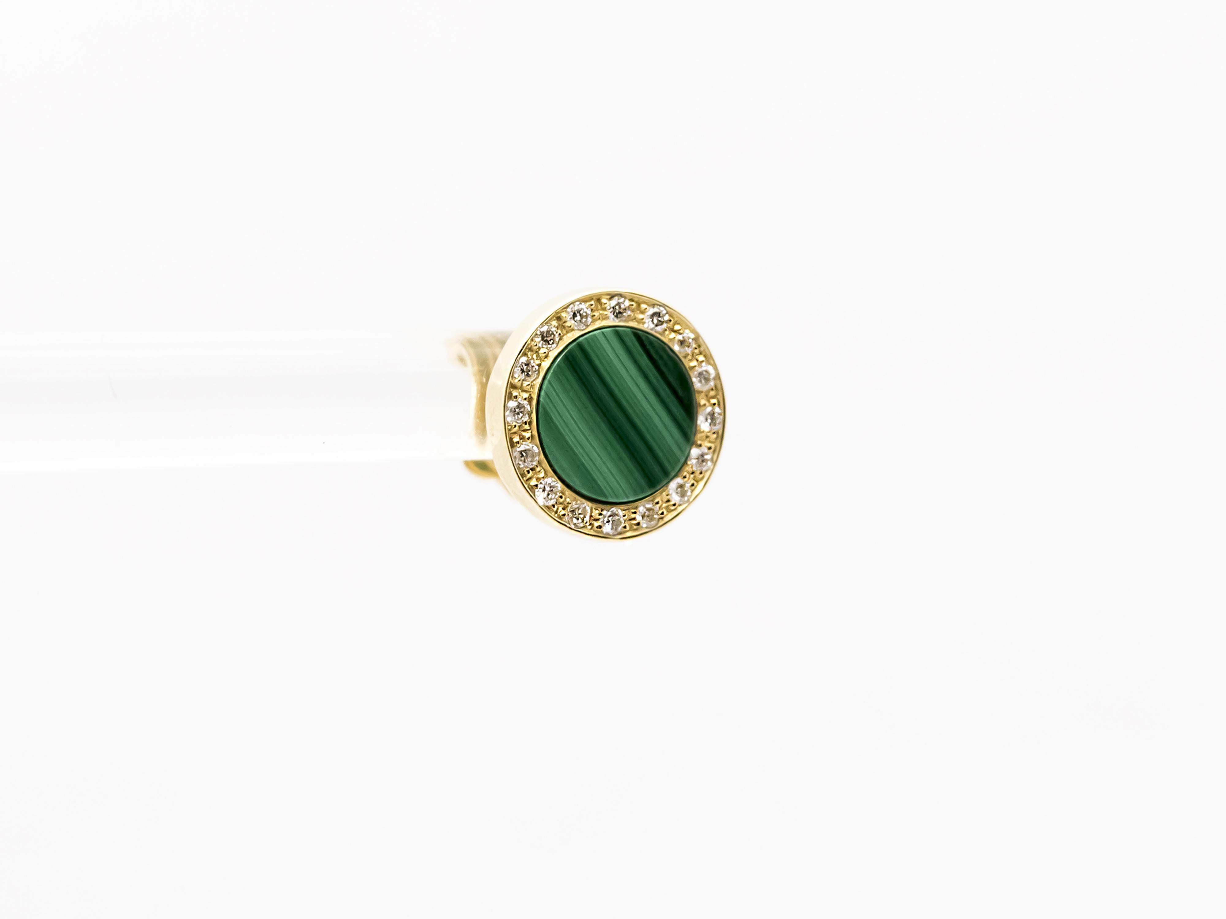 A very elegant and refined pair of earrings.
The combination of Malachite with Diamonds and yellow gold makes them very current and gives them a fashionable style.
In particular, the Malachite , worked in slabs has a deep green color and is of