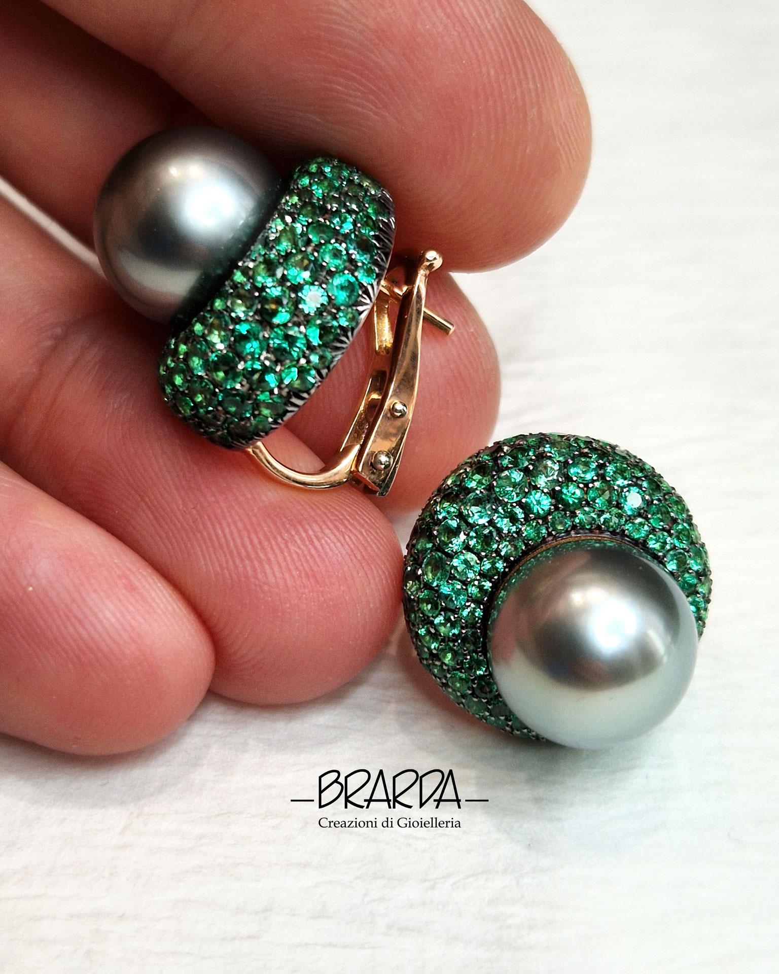Modern Lobe Earrings with Tahitian Pearls and Emeralds For Sale