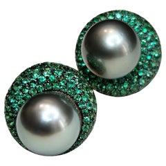 Pendientes de lóbulo con perlas de Tahití y esmeraldas