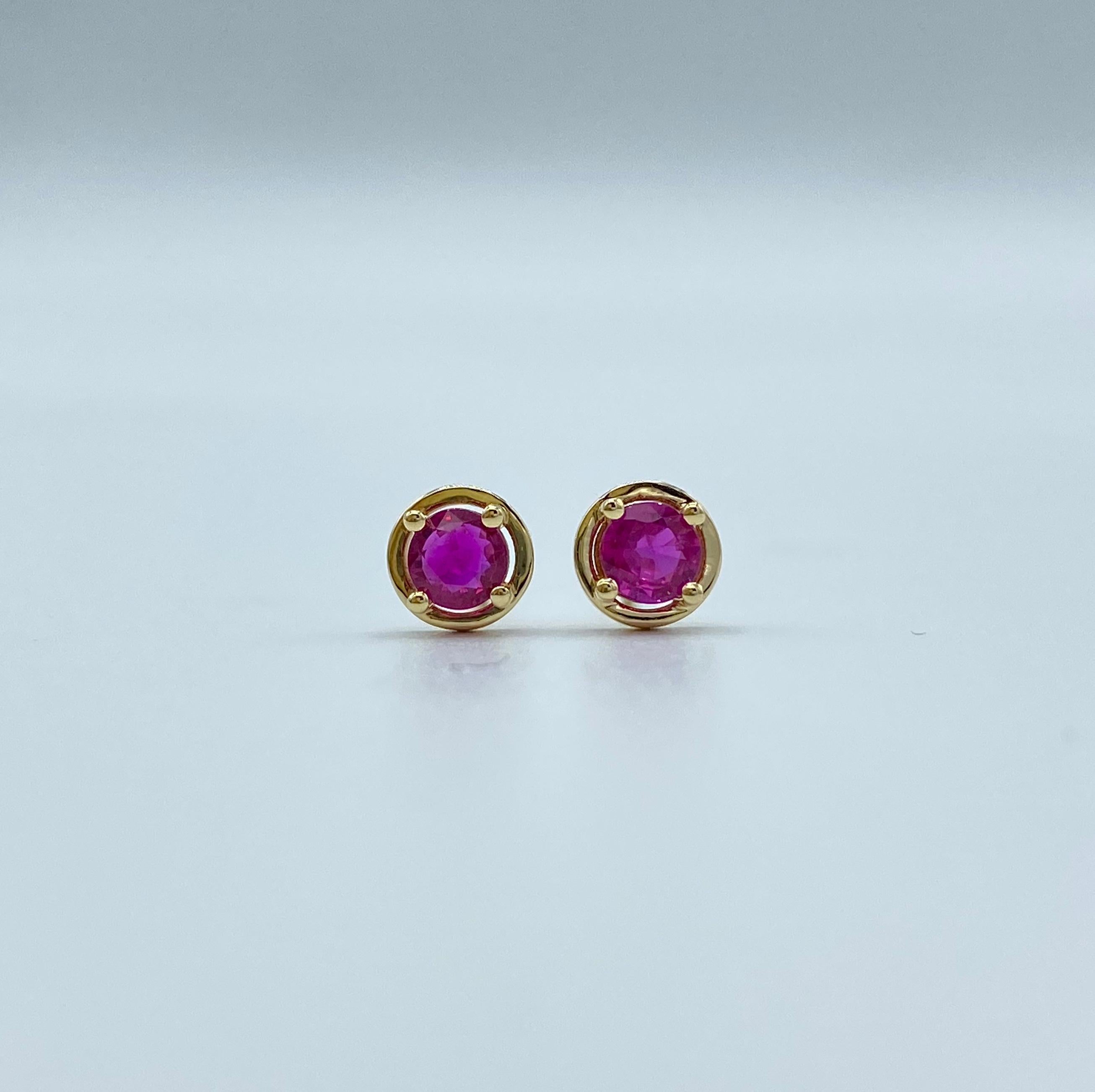 18Kt gold and ruby lobe earrings Made in italy For Sale 1