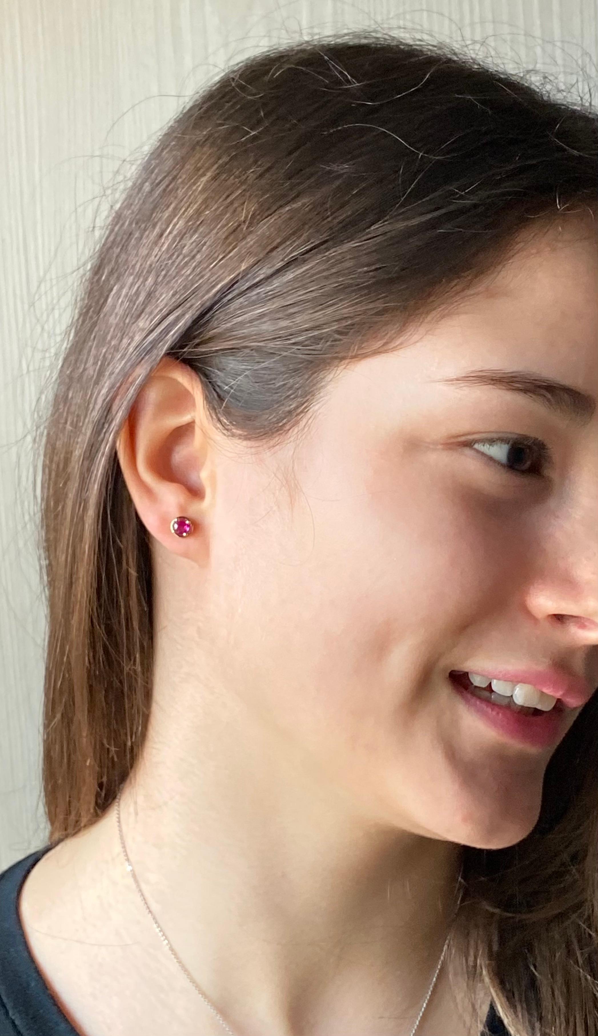 Ohrringe aus 18 Karat Gold und Rubin Made in Italy im Angebot 3