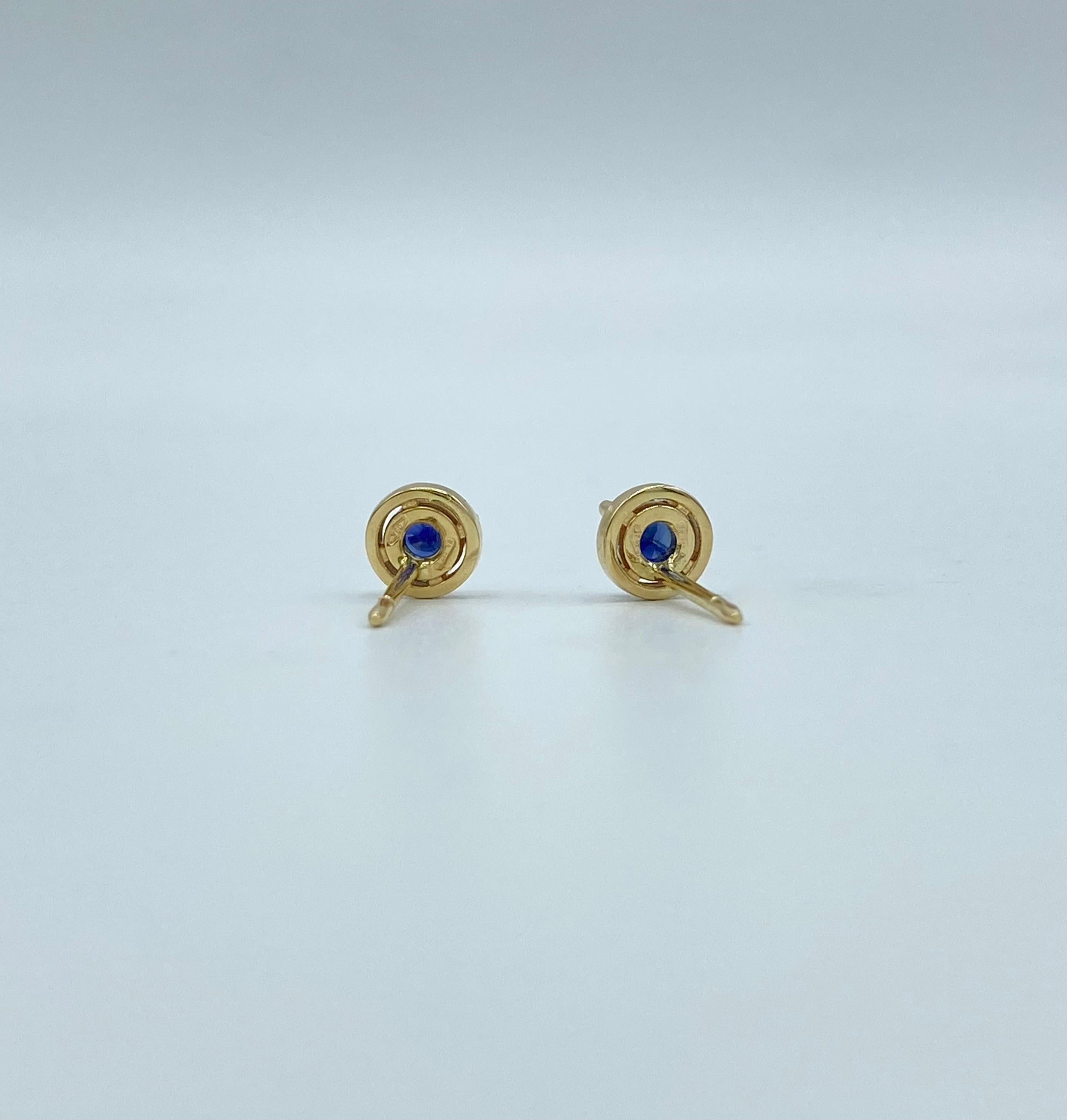 Artisan 18Kt gold and blue sapphire lobe earrings Made in italy For Sale