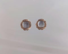 Red gold lobe earrings with diamonds and white mother-of-pearl triplets