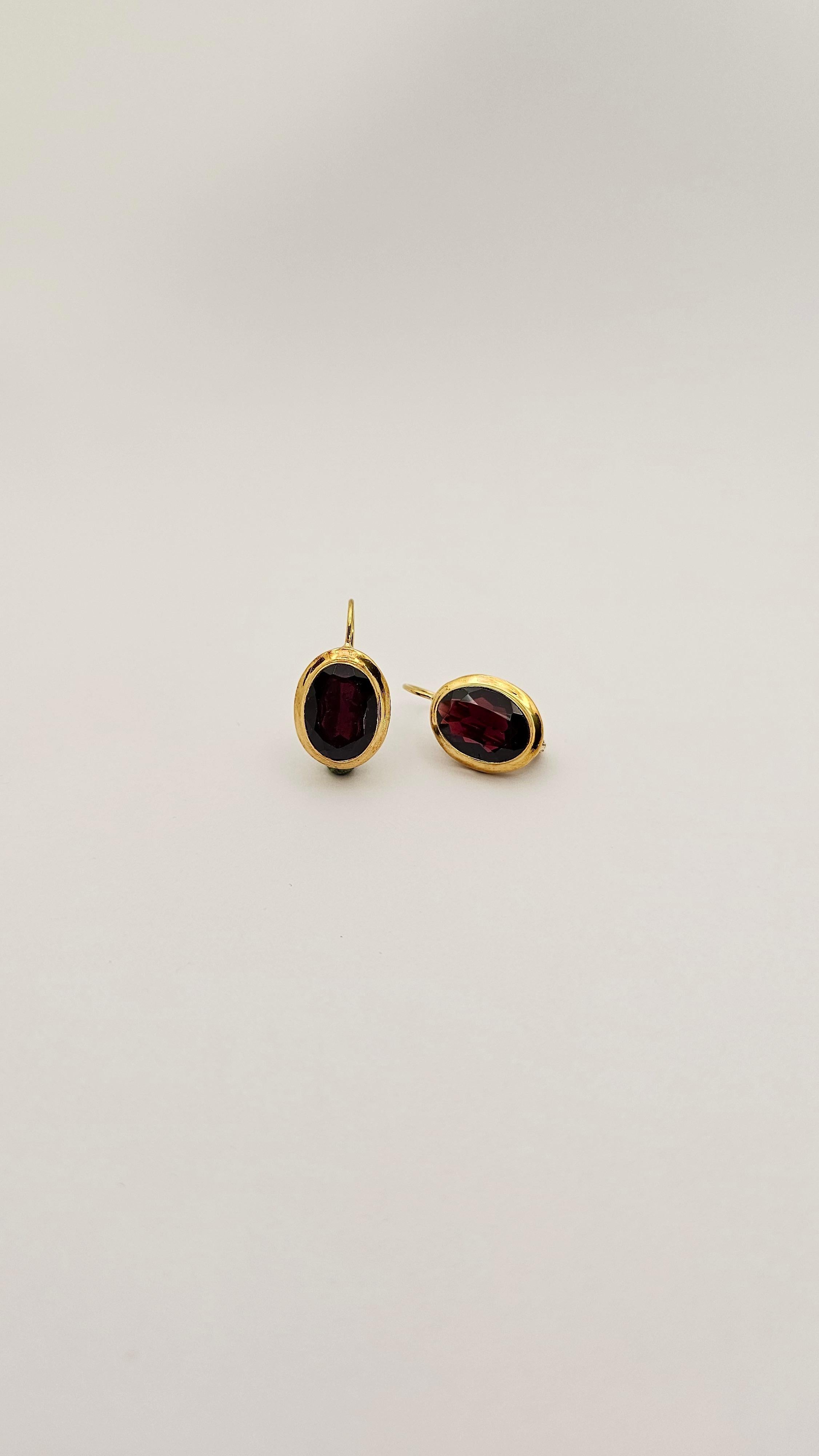 Vintage 18Kt Gold und Granat Nonnenohrringe für Damen oder Herren im Angebot