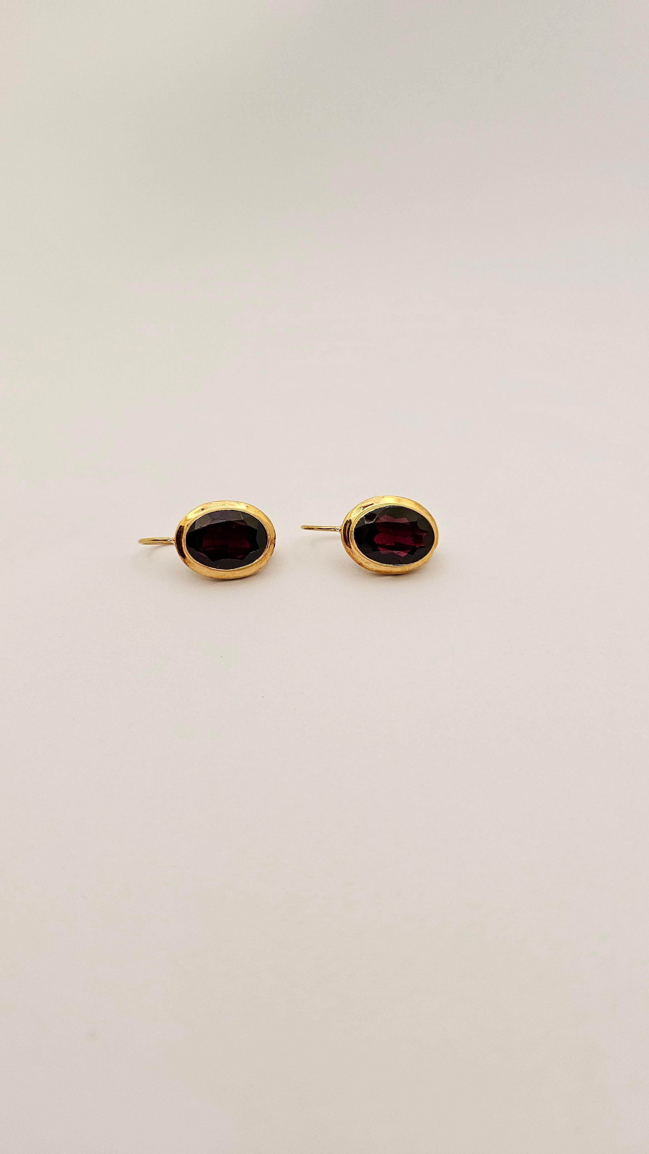 Vintage 18Kt Gold und Granat Nonnenohrringe im Angebot 1