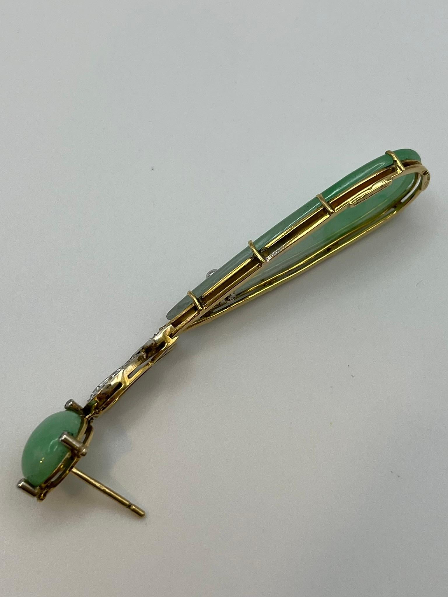 Brilliant Cut Chandelier earrings in 18 kt. white and yellow gold and imperial jade For Sale