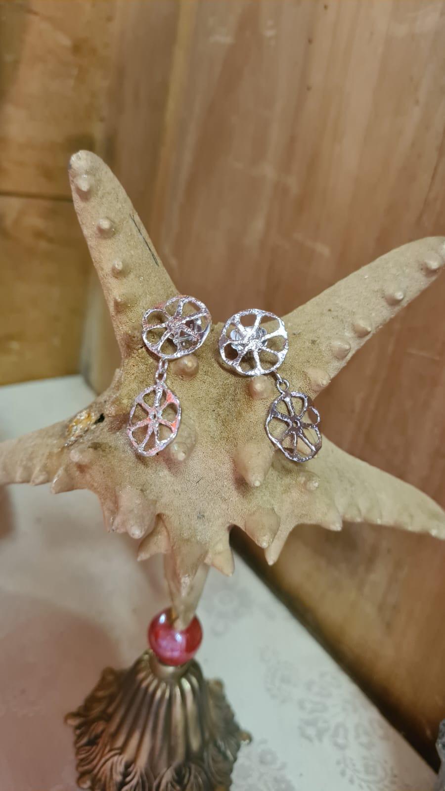 Boucles d'oreilles collection disques perforés préhistoriques Neuf - En vente à San Salvatore Monferrato, IT