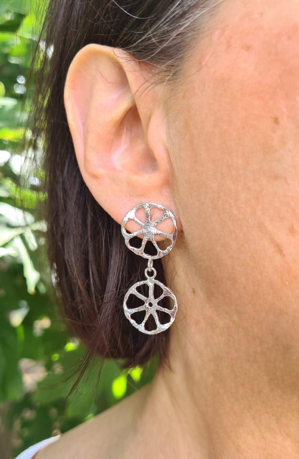 Boucles d'oreilles collection disques perforés préhistoriques Pour femmes en vente