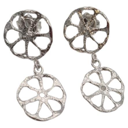 Boucles d'oreilles collection disques perforés préhistoriques en vente