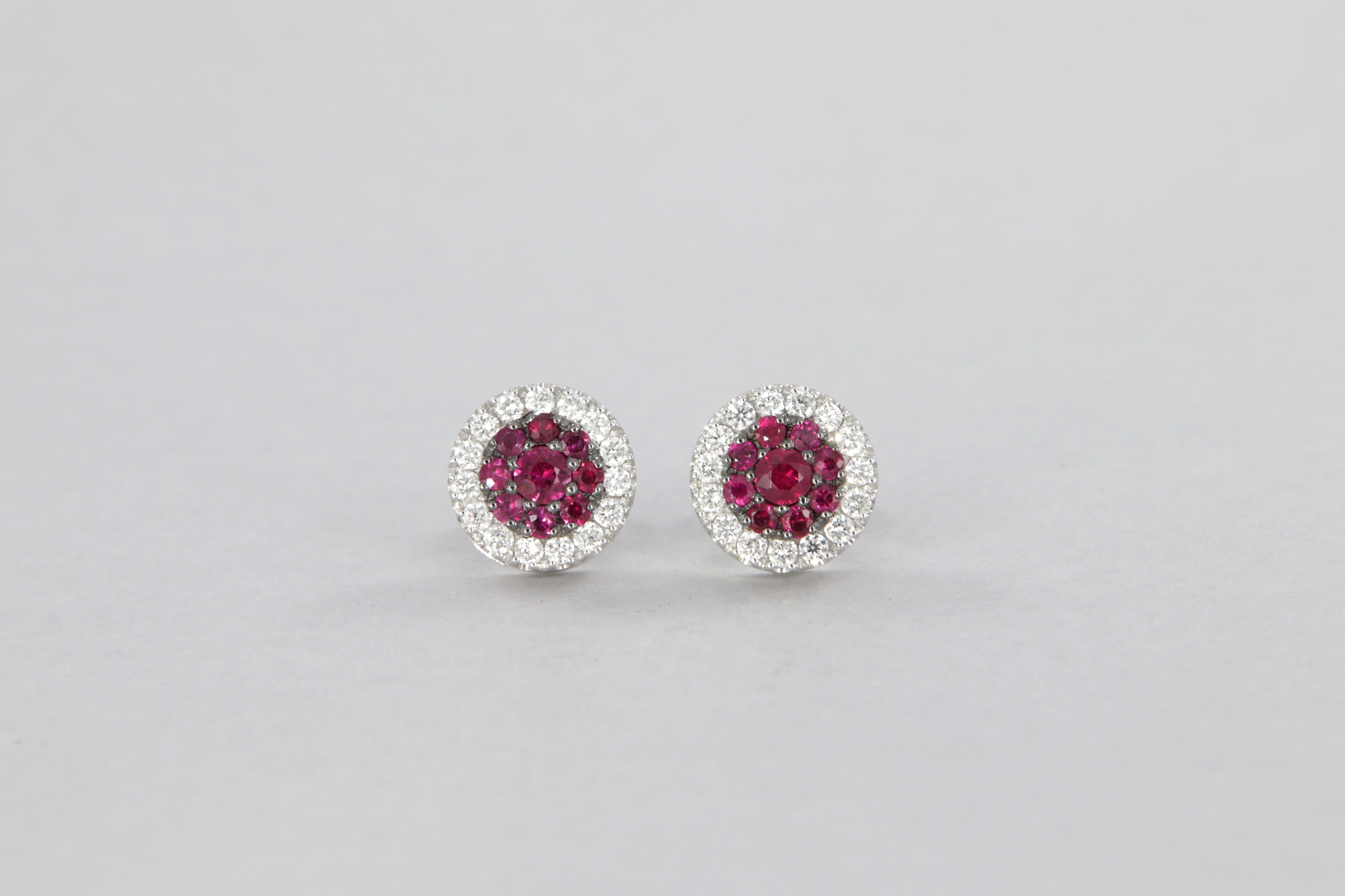 18k white gold stud earrings, weight g 3.6 with ruby pavé, weight carat 0.53 and round brilliant diamond setting, weight carat  0.37, VS purity, G color.

Delightful, practical and easy-to-fit button with a diameter of 9 mm and a thickness of 3.5