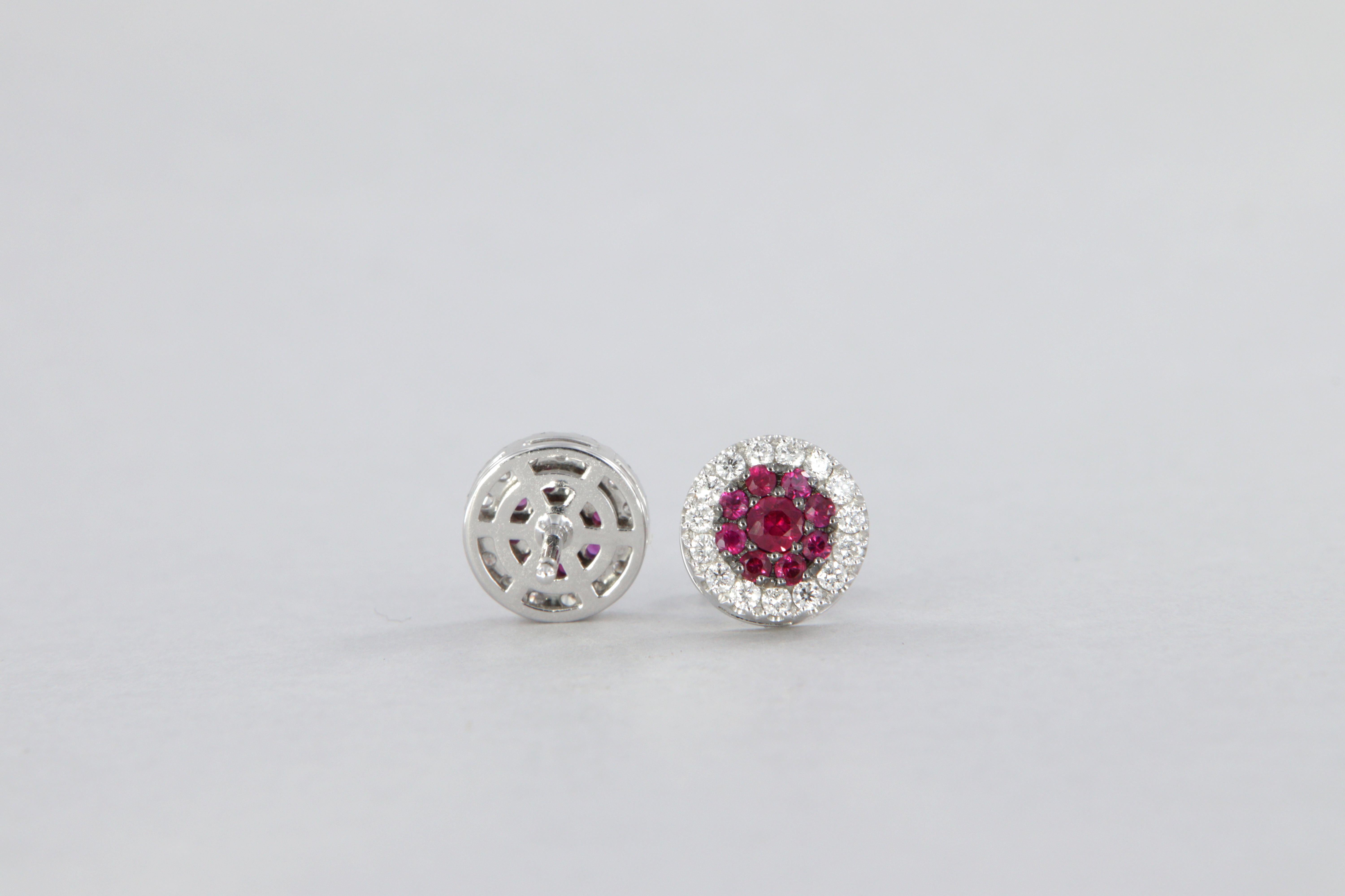 Stud and pavé earrings in rubies and diamonds in white gold In New Condition For Sale In Perugia, IT