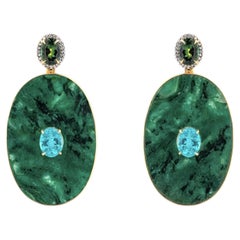 Orecchini fatti a mano in oro 18 kt con giada verde vivida, tormalina e apatite