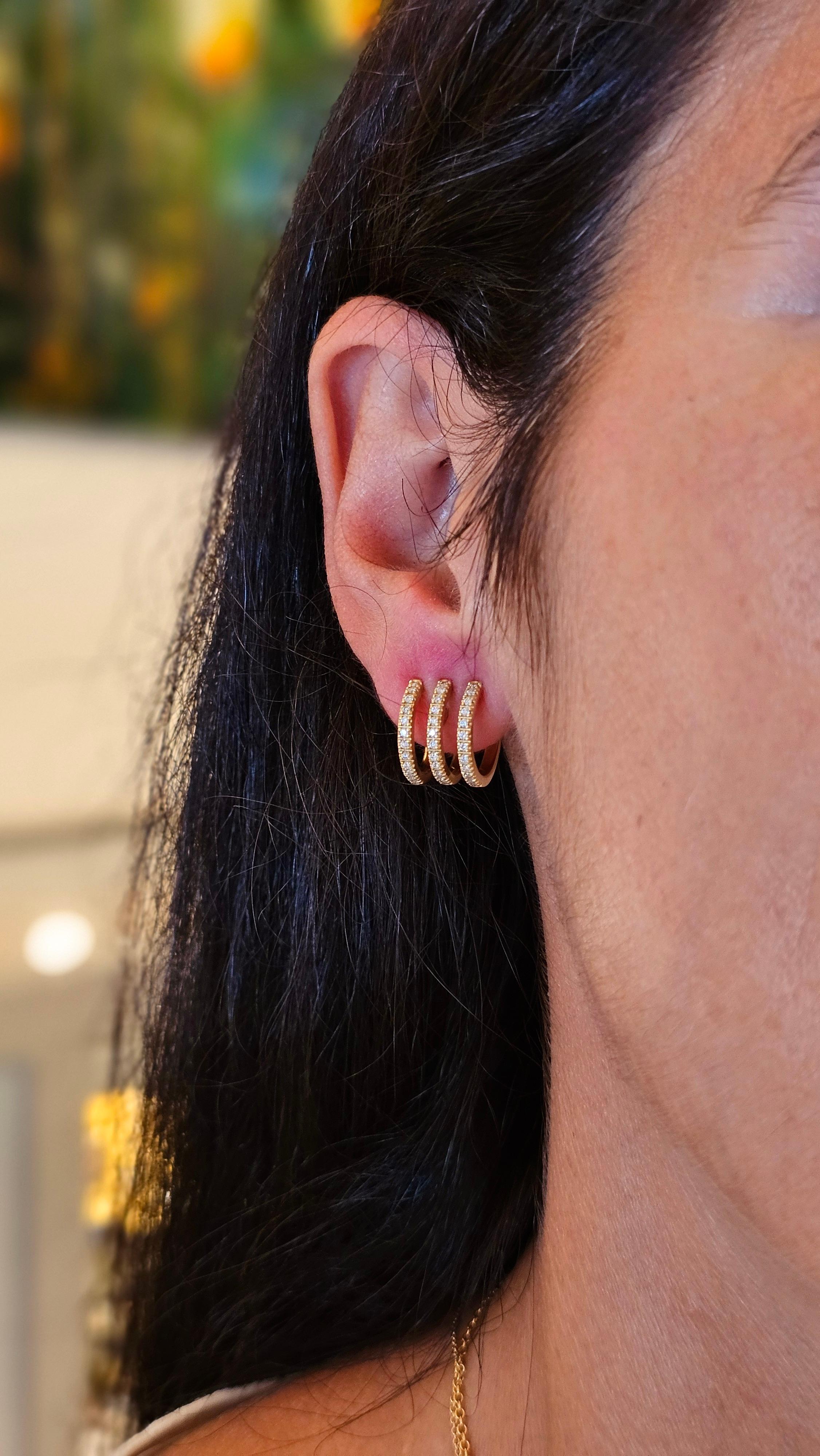 Boucles d'oreilles  Cercles géométriques en or jaune et diamants en vente 2