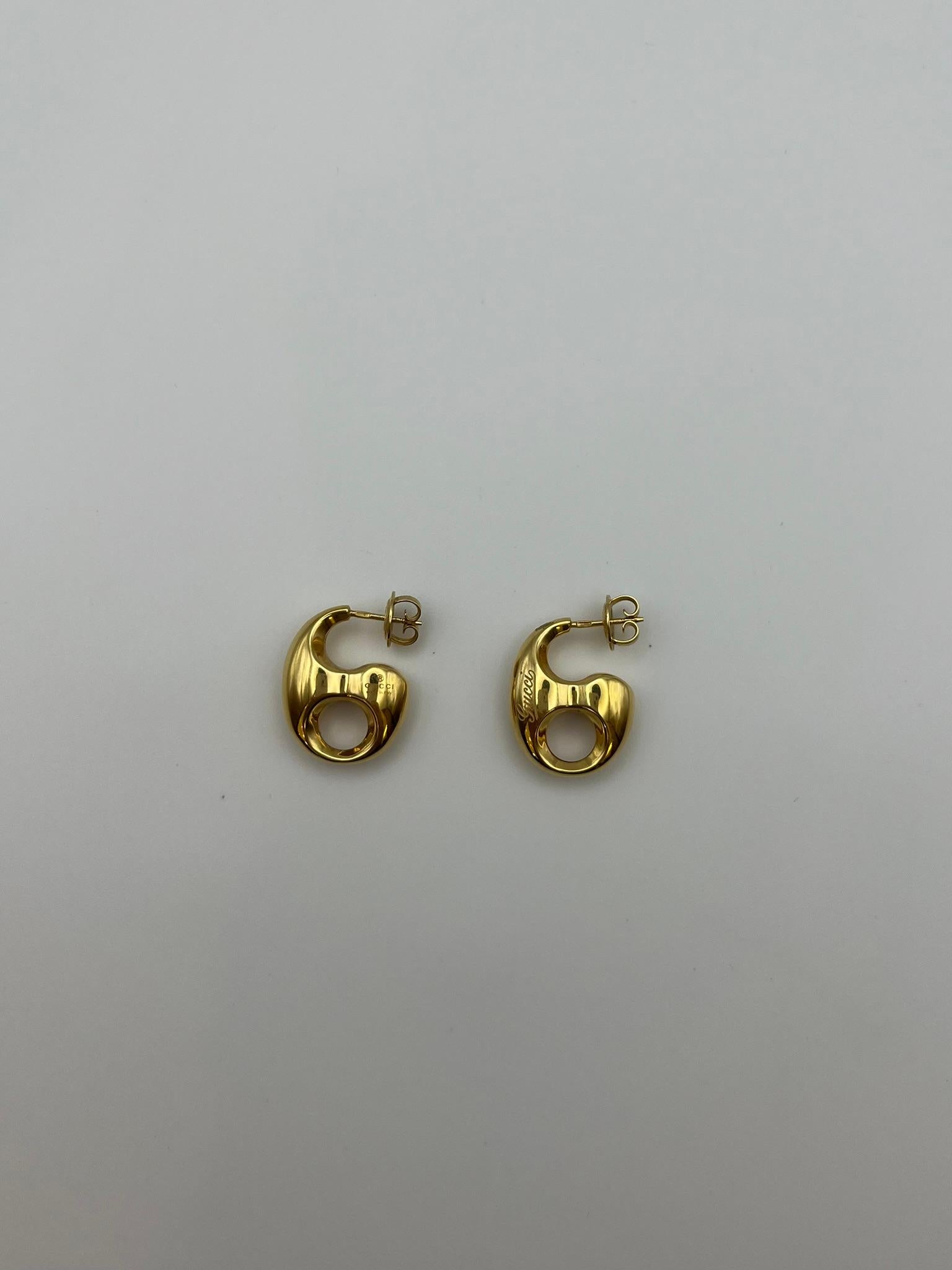 Gucci Lido collection earrings in 18k yellow gold For Sale 2