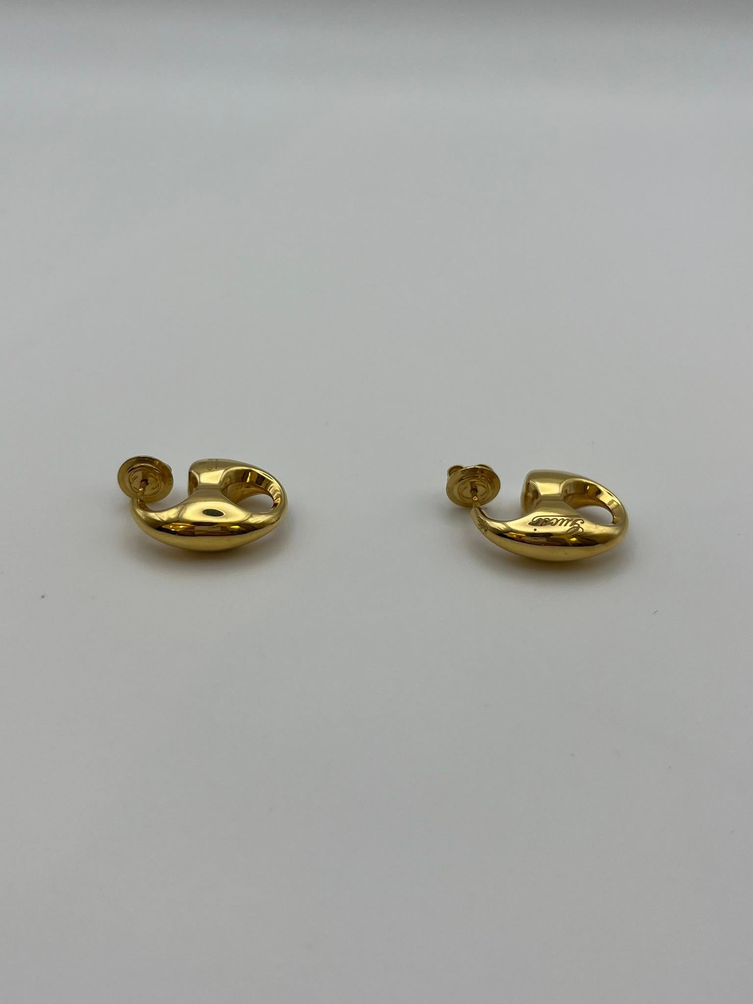 Gucci Lido collection earrings in 18k yellow gold For Sale 3