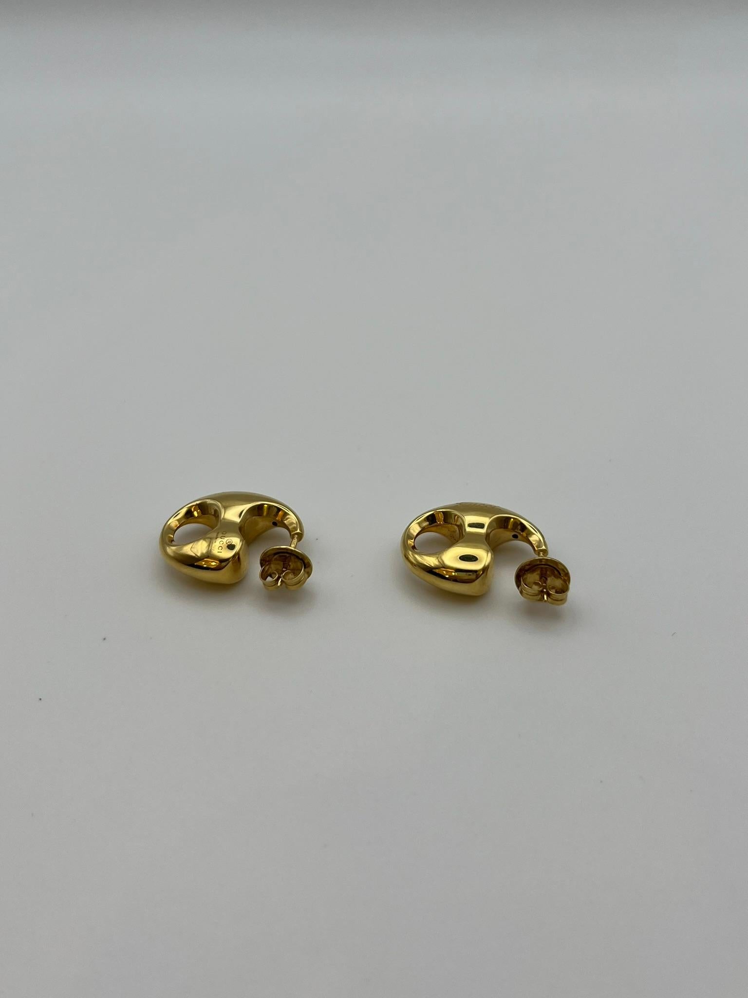 Gucci Lido collection earrings in 18k yellow gold For Sale 4