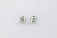 Orecchini halo con quarzo verde chiaro carati 2.22 e diamanti in oro bianco
