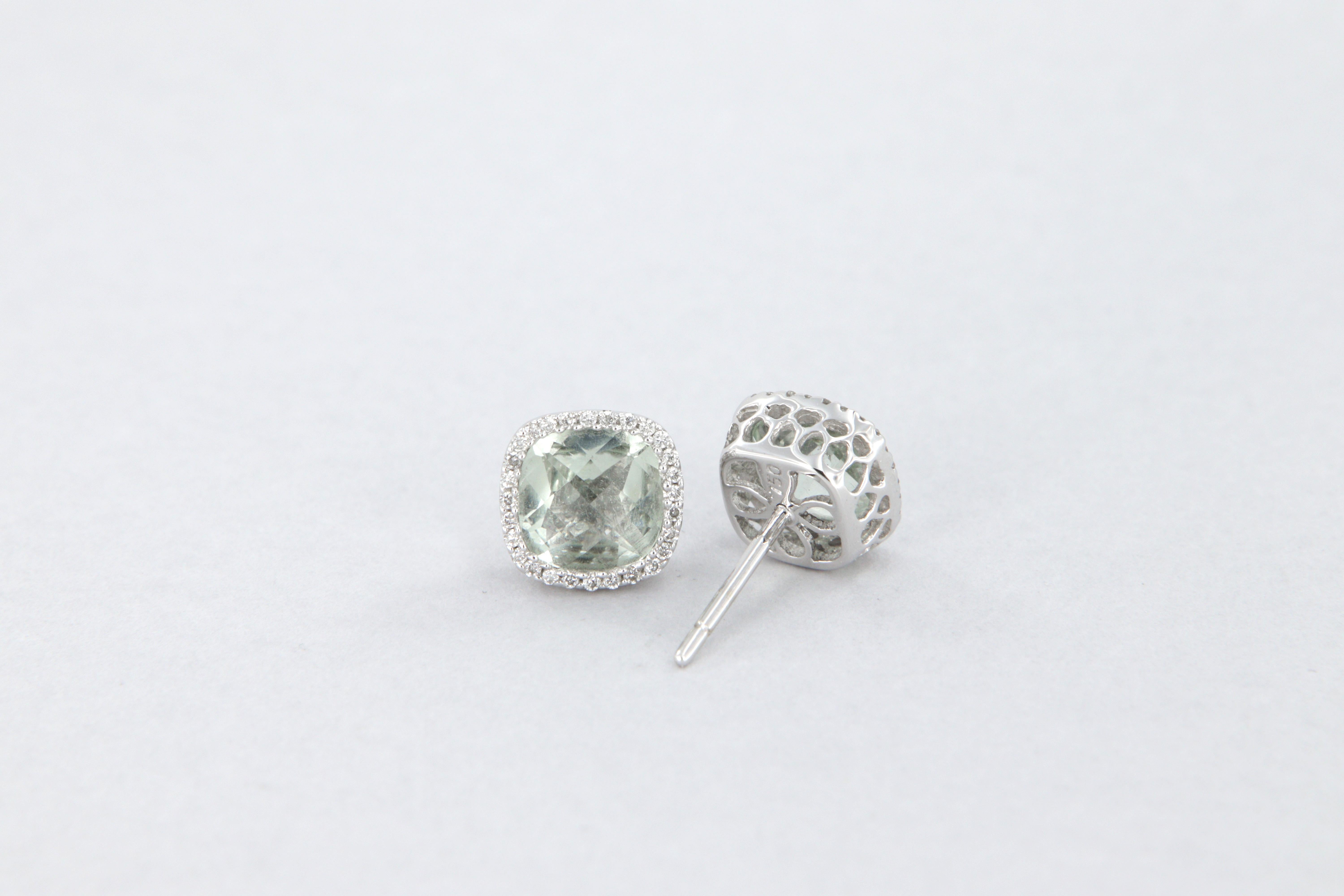 Halo earrings with light green quartz carat 2.22 and diamonds in white gold In New Condition For Sale In Perugia, IT