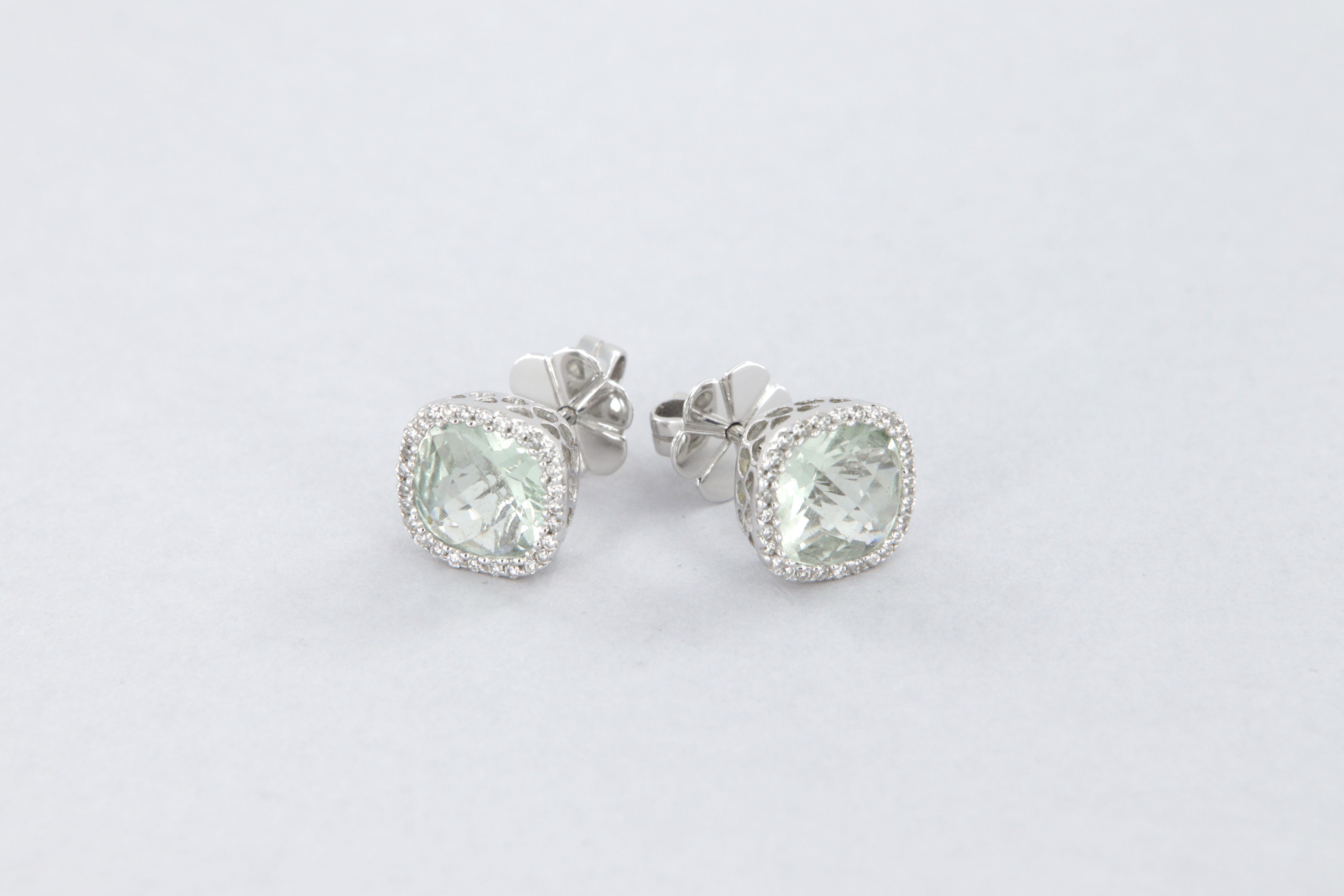 Halo earrings with light green quartz carat 2.22 and diamonds in white gold For Sale 1